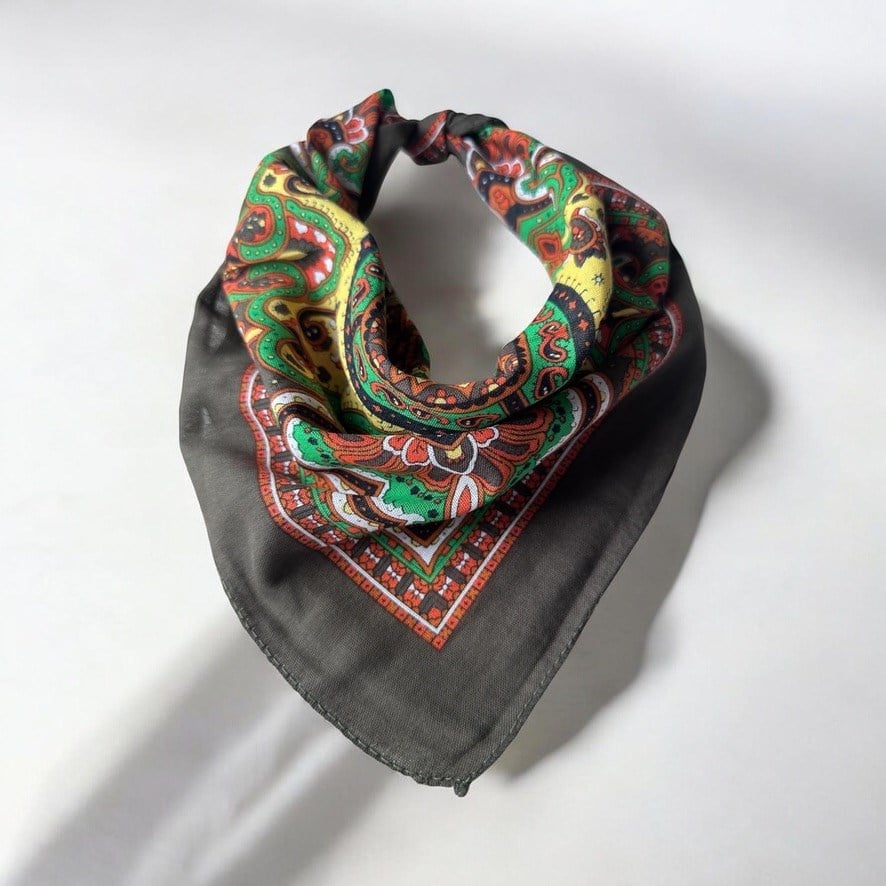 Kahverengi içi renkli desenli%100 koton Bandana