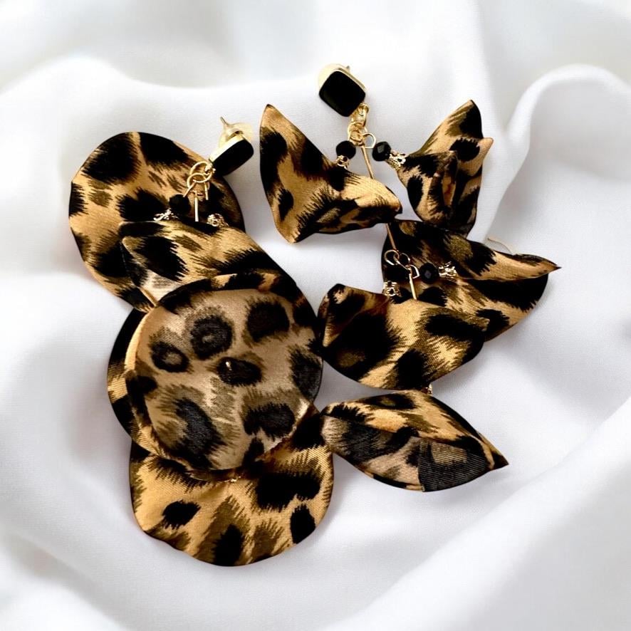 Leopar Ve Üst Kısmı Siyah Kristal Taşlı Küpe Uzunluk 12cm 
