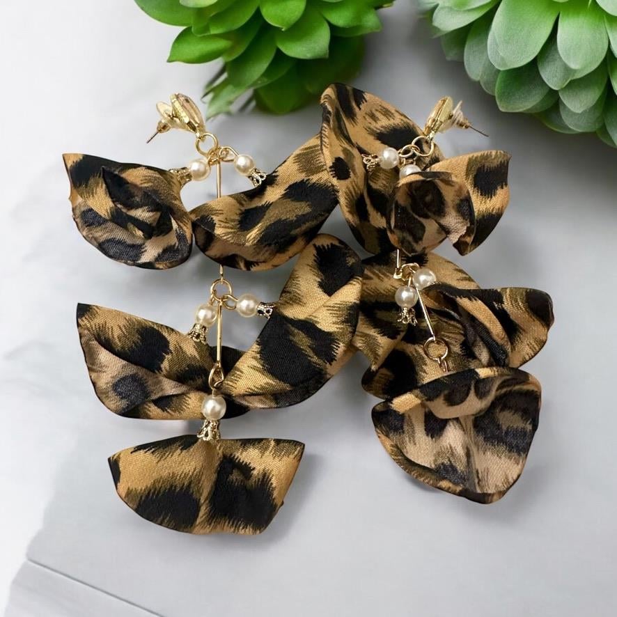 Leopar Ve Üst Kısmı Ve Araları İncili Küpe Uzunluk 12cm 