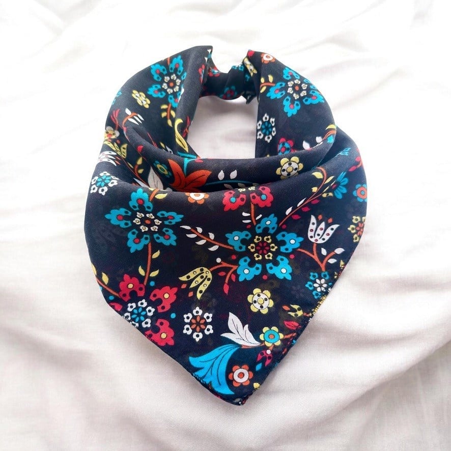 Siyah Renk  Çiçek Desenli Çok Amaçlı %100 Koton Bandana 