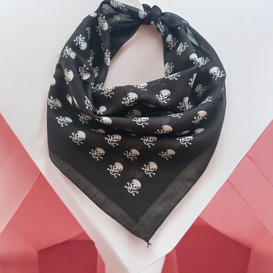 Siyah Renk Kurukafa desenli %100 Koton Bandana