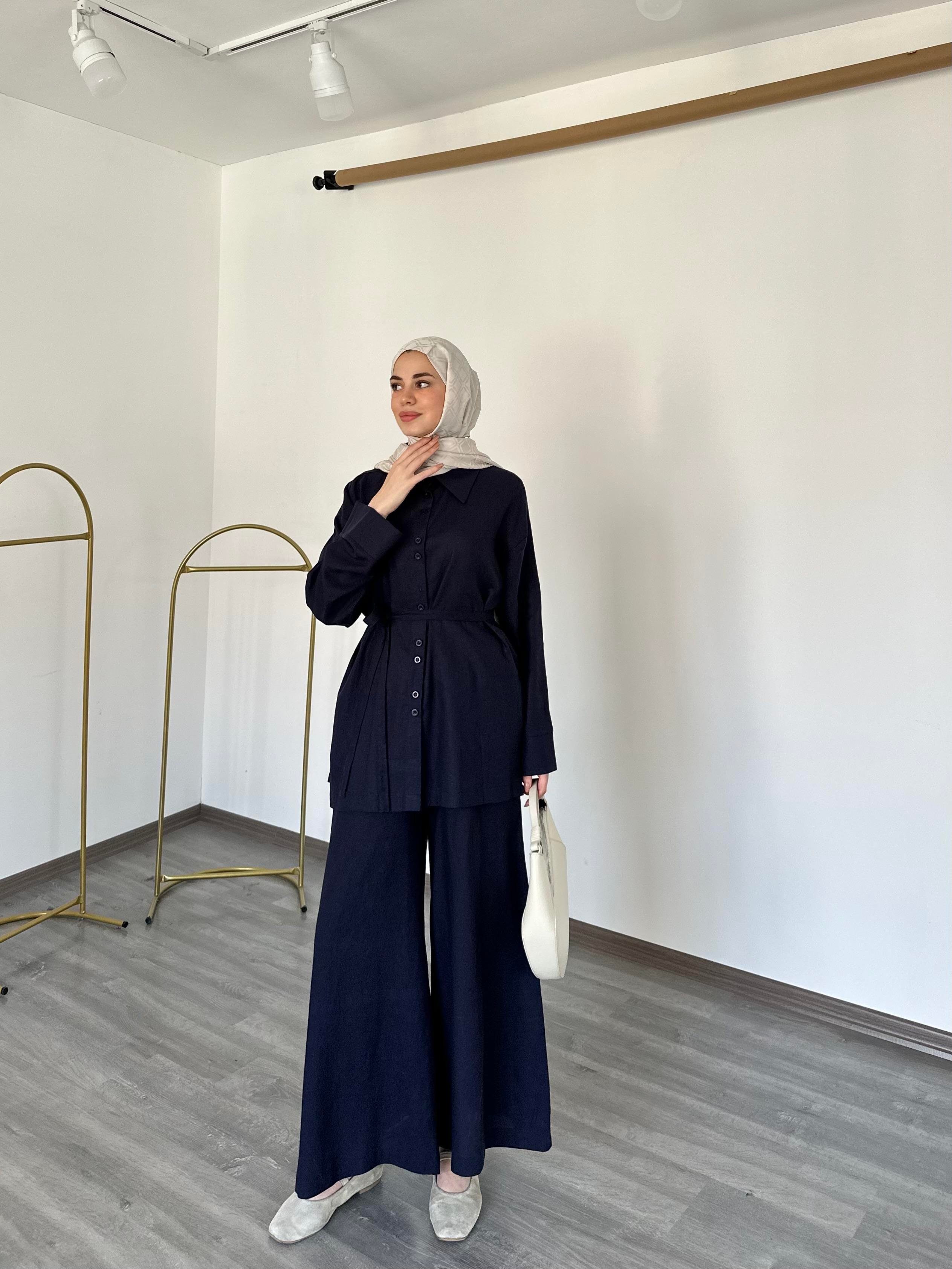 Çift Düğme Detaylı Kuşaklı Bol Paça Pantolon Takım Lacivert