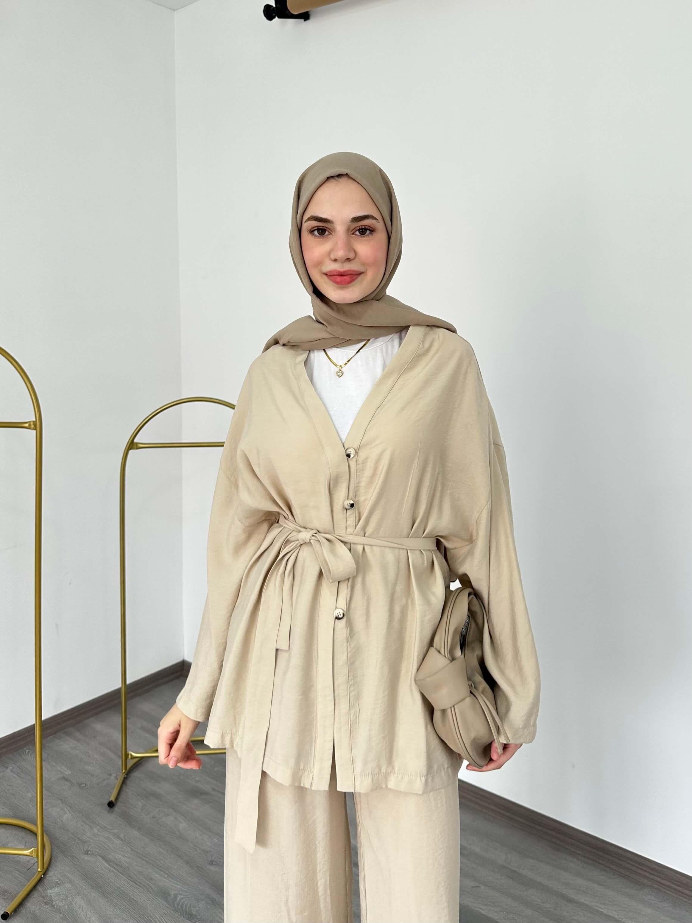 Kimono Model Düğmeli Kuşaklı Bol Paça Pantolonlu Takım Bej
