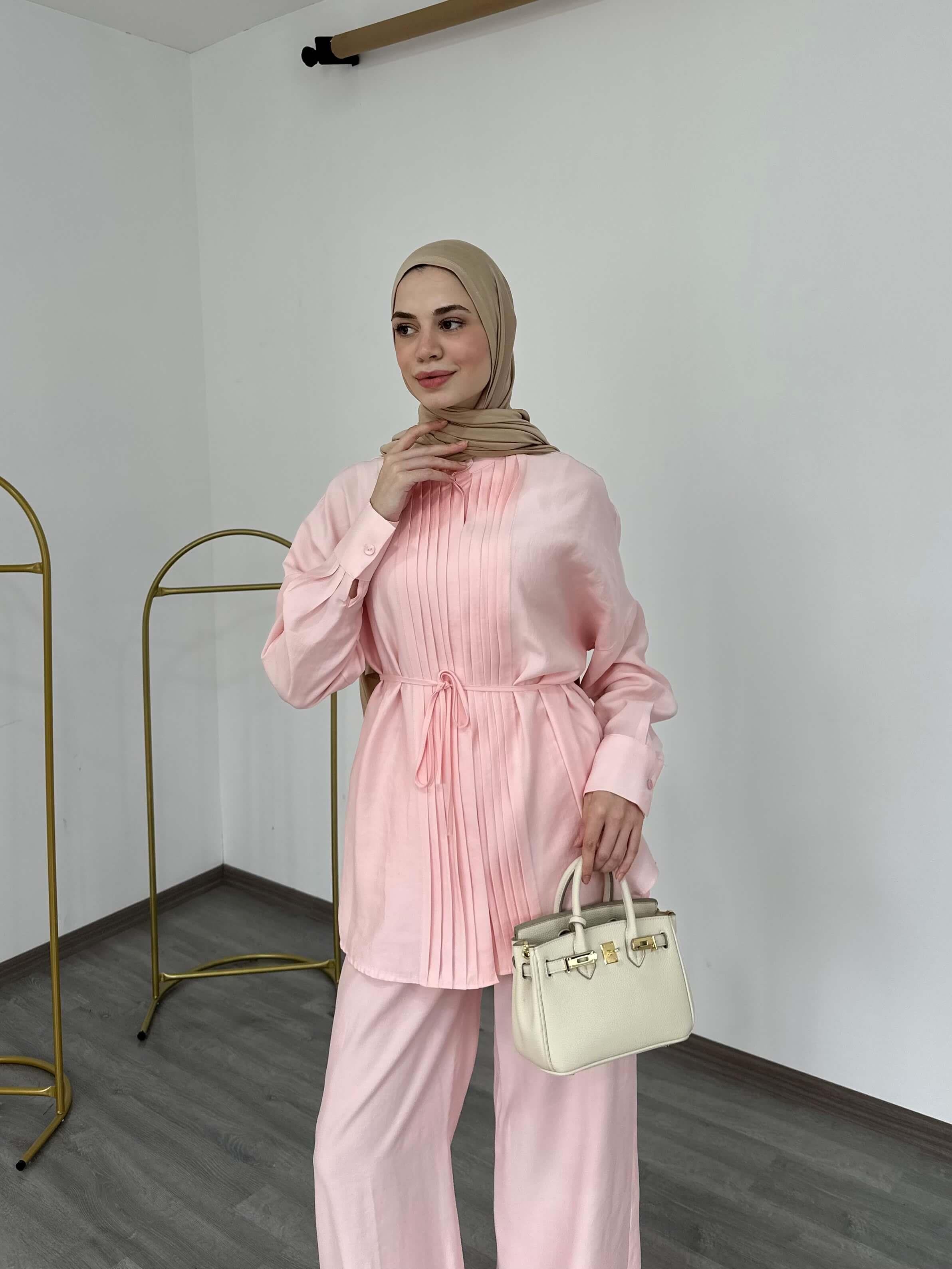 Pile Detaylı İnce Kuşaklı Bol Paça Pantolonlu Takım Pembe