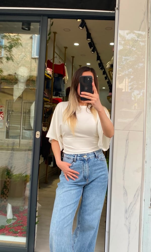 Beyaz Belden Oturtmalı Yarasa Kol Bluz
