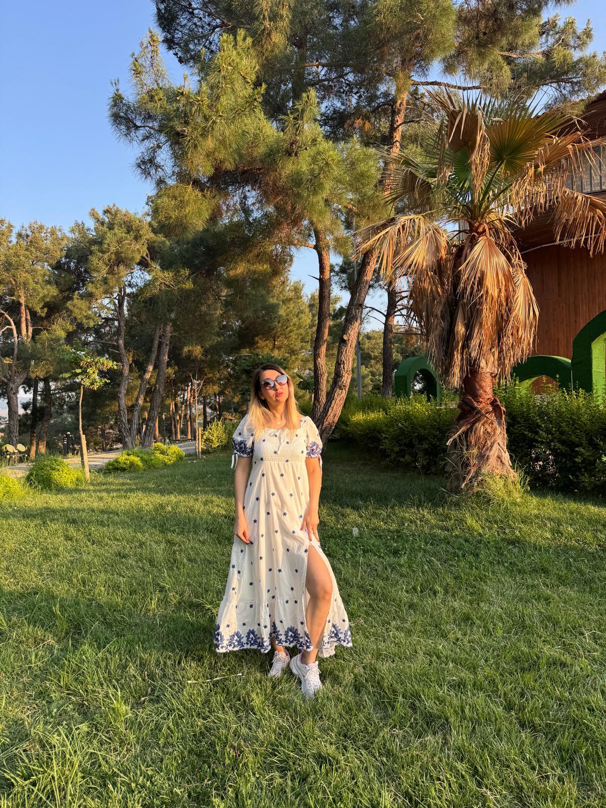 İçi Astarlı Göğüs Kısmı Lastikli İşlemeli Elbise