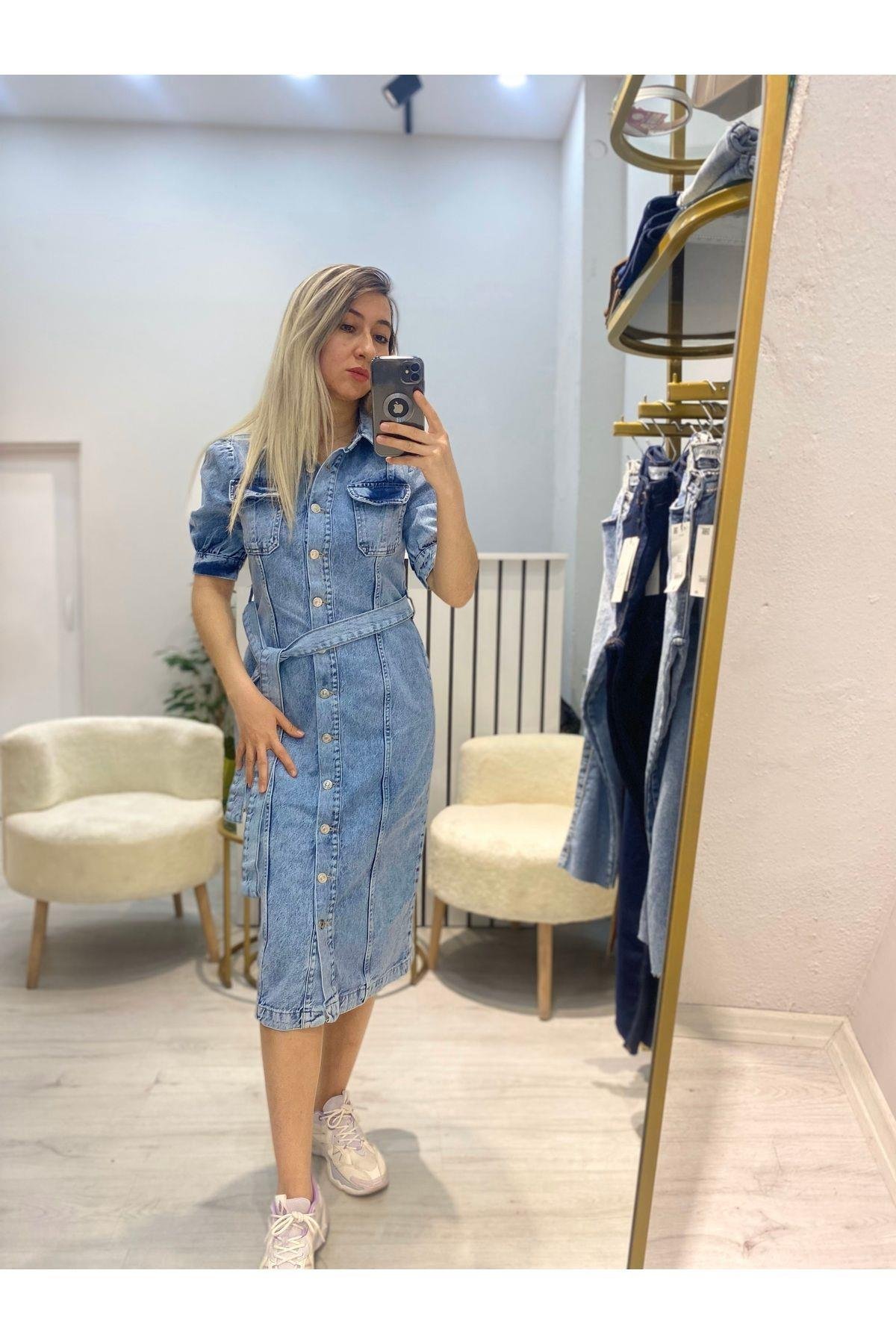 Kadın Açık Mavi Önü Düğmeli Prenses Kol Beli Kuşaklı Kemerli Midi Boy Jean Kot Elbise