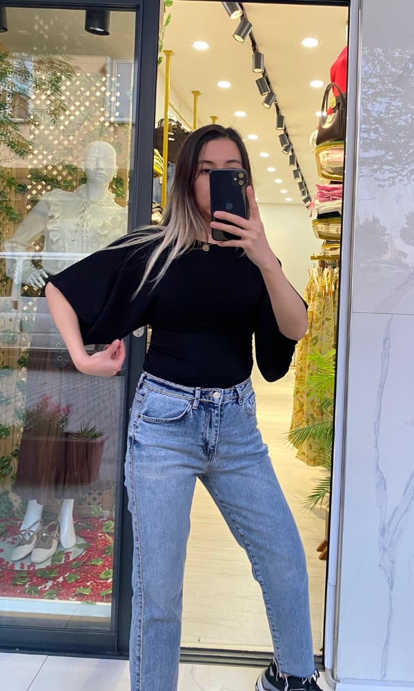 Siyah Belden Oturtmalı Yarasa Kol Bluz