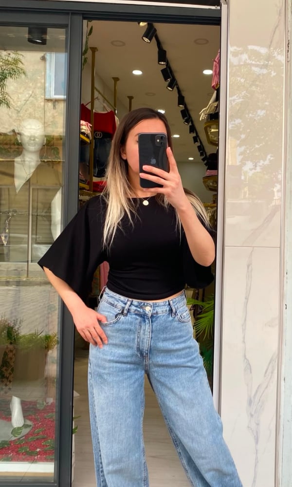 Siyah Belden Oturtmalı Yarasa Kol Bluz