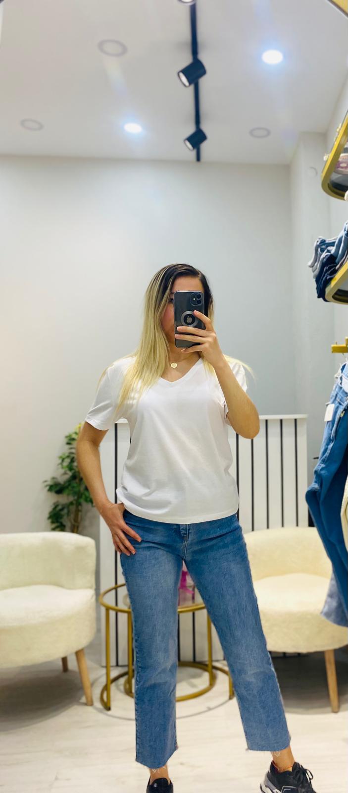 V Yaka Basic T-Shirt - Beyaz