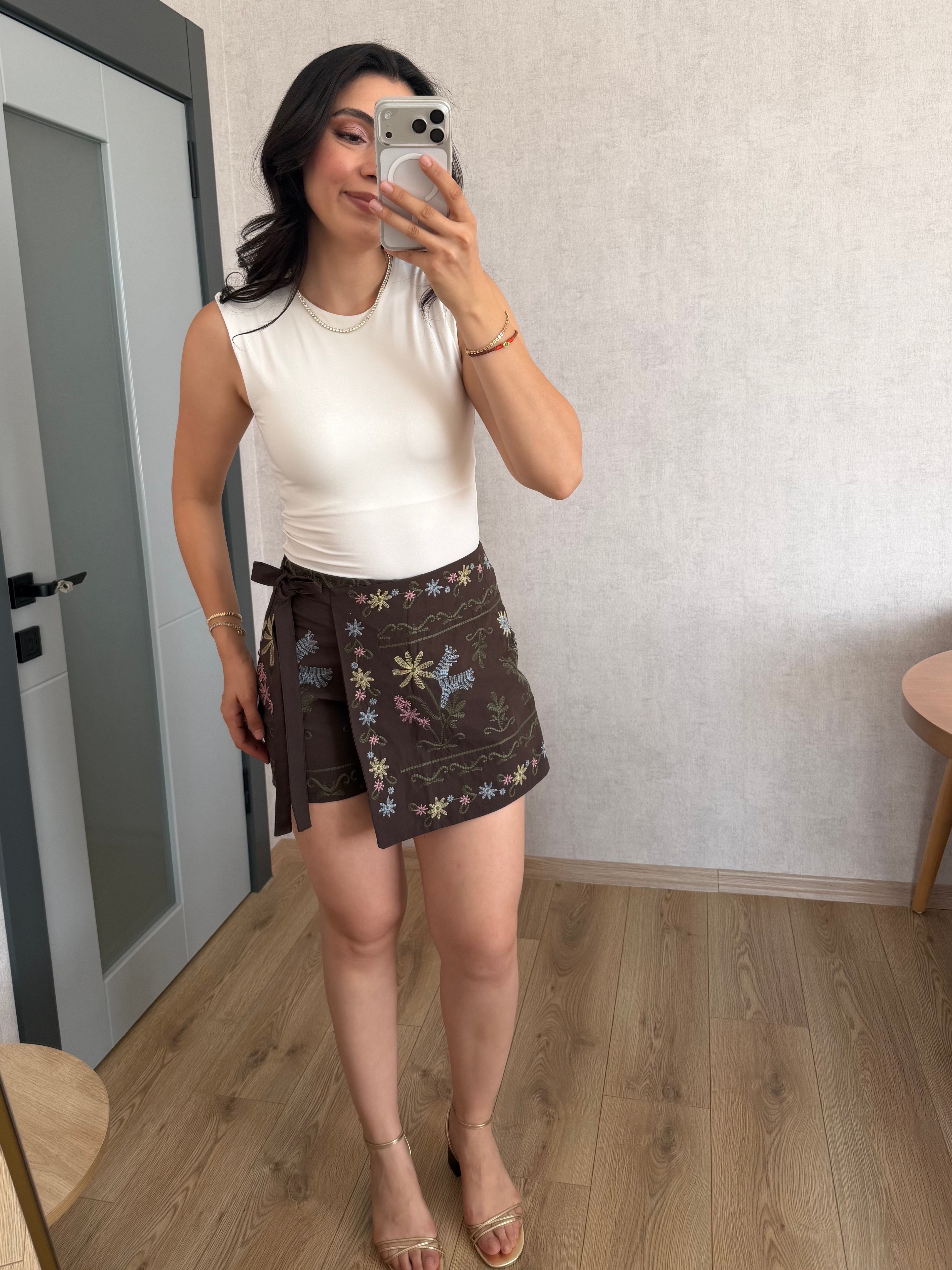 İşleme detaylı şort etek