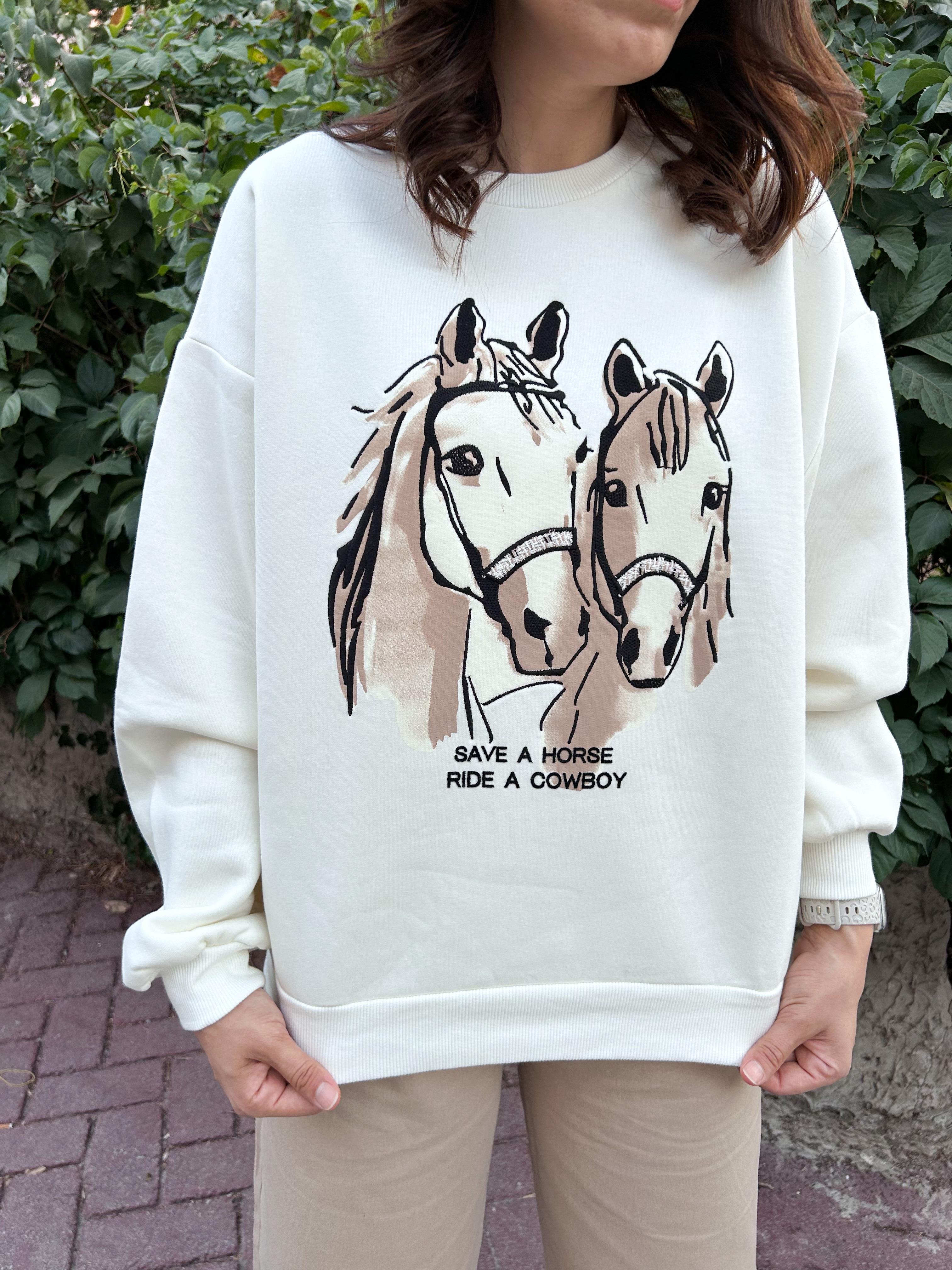 At Dokuma Detaylı Sweatshirt