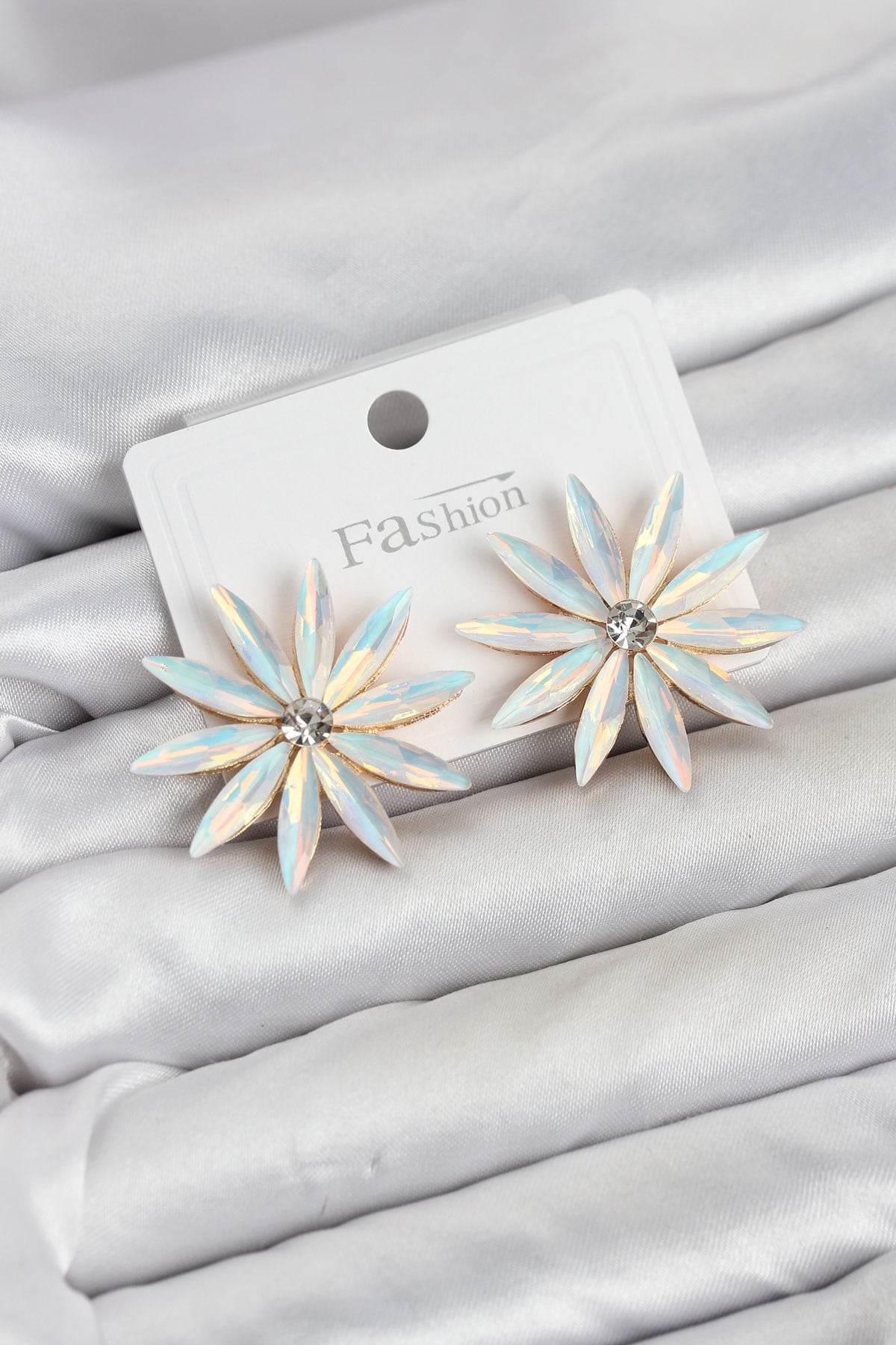 Beyaz Renk Kristal Taşlı Lotus Model Kadın Küpe