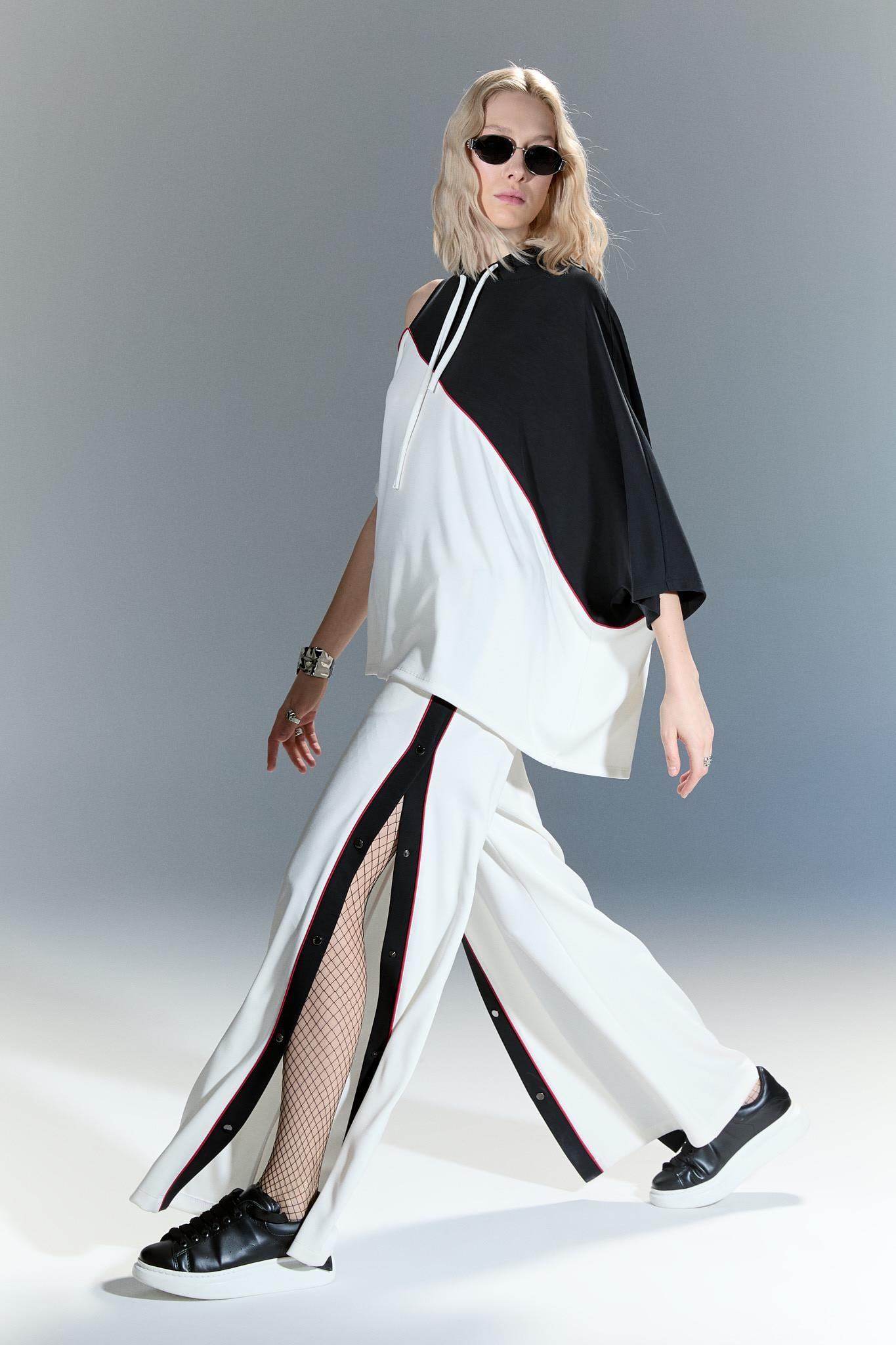 Tek Omzu Açık Kapüşonlu Oversize Bluz