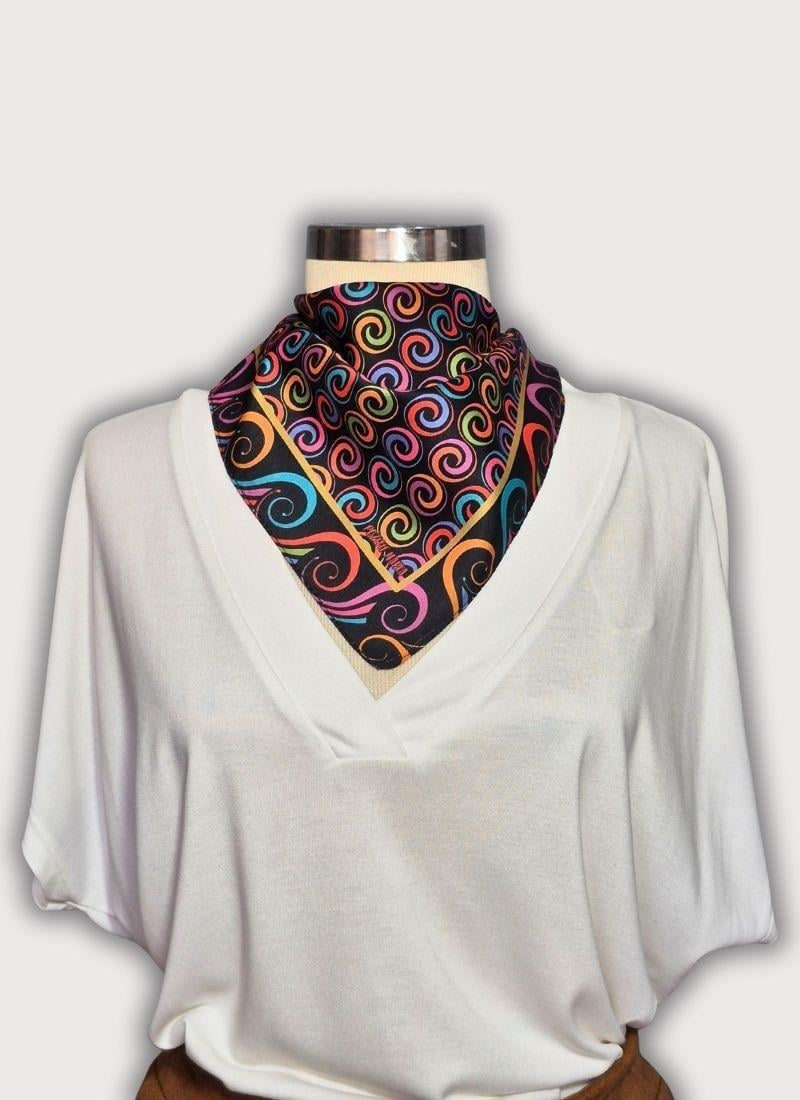 RENK DALGASI TWİLL SATEN SİYAH ÇANTA BOYU FULAR