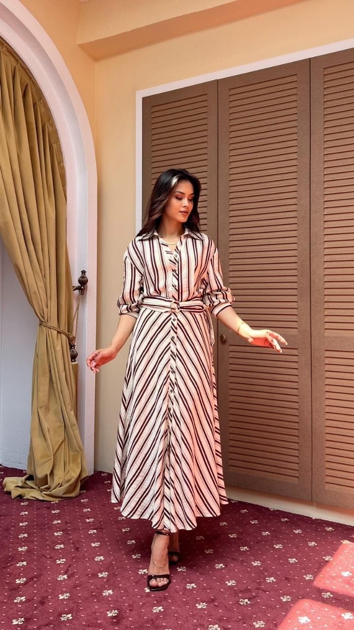 3934-Çizgili Düğmeli Kuşaklı Midi Elbise