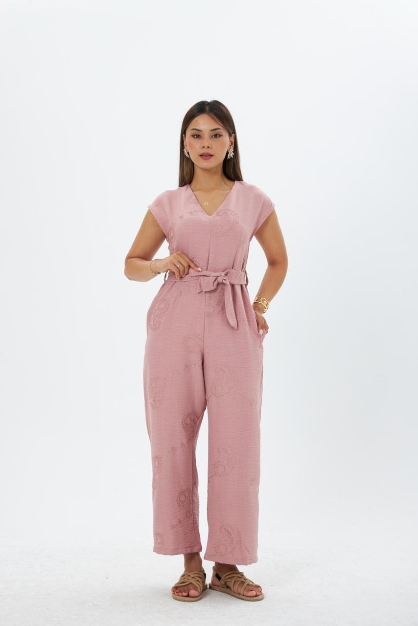 4118-Pembe Nakış Detaylı Kuşaklı Kısa Kollu Tulum