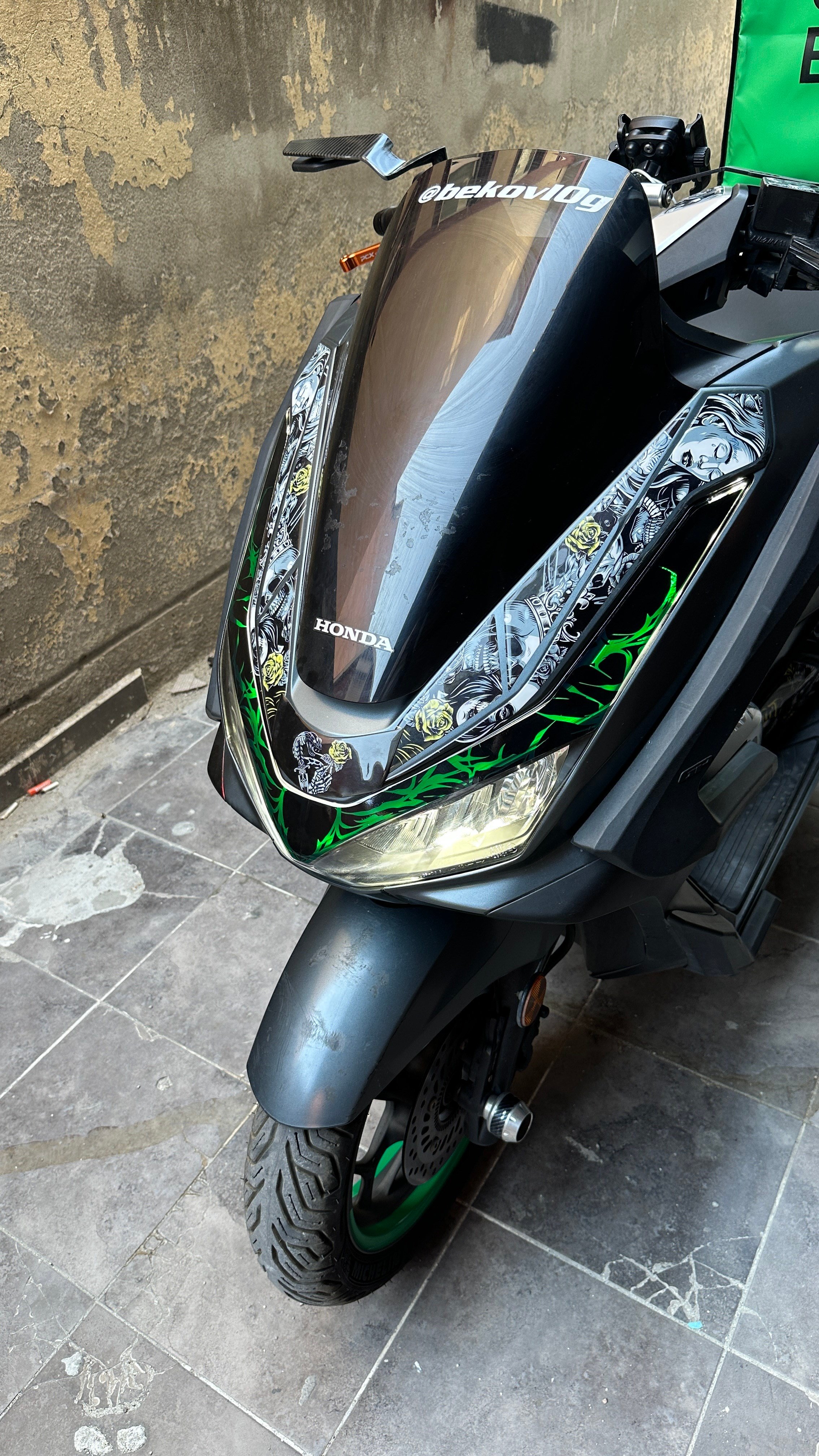 SVSTICKERWORKSHONDA PCX 2025-2026 ÖN FAR STICKER ÇİFT RENK YEŞİL SİYAH TRİBAL DESEN ETİKET MODELİ ŞEFFAF FAR FİLMHONDA PCX 2025-2026 ÖN FAR STICKER ÇİFT RENK YEŞİL SİYAH TRİBAL DESEN ETİKET MODELİ ŞEFFAF FAR FİLMPcx 2025