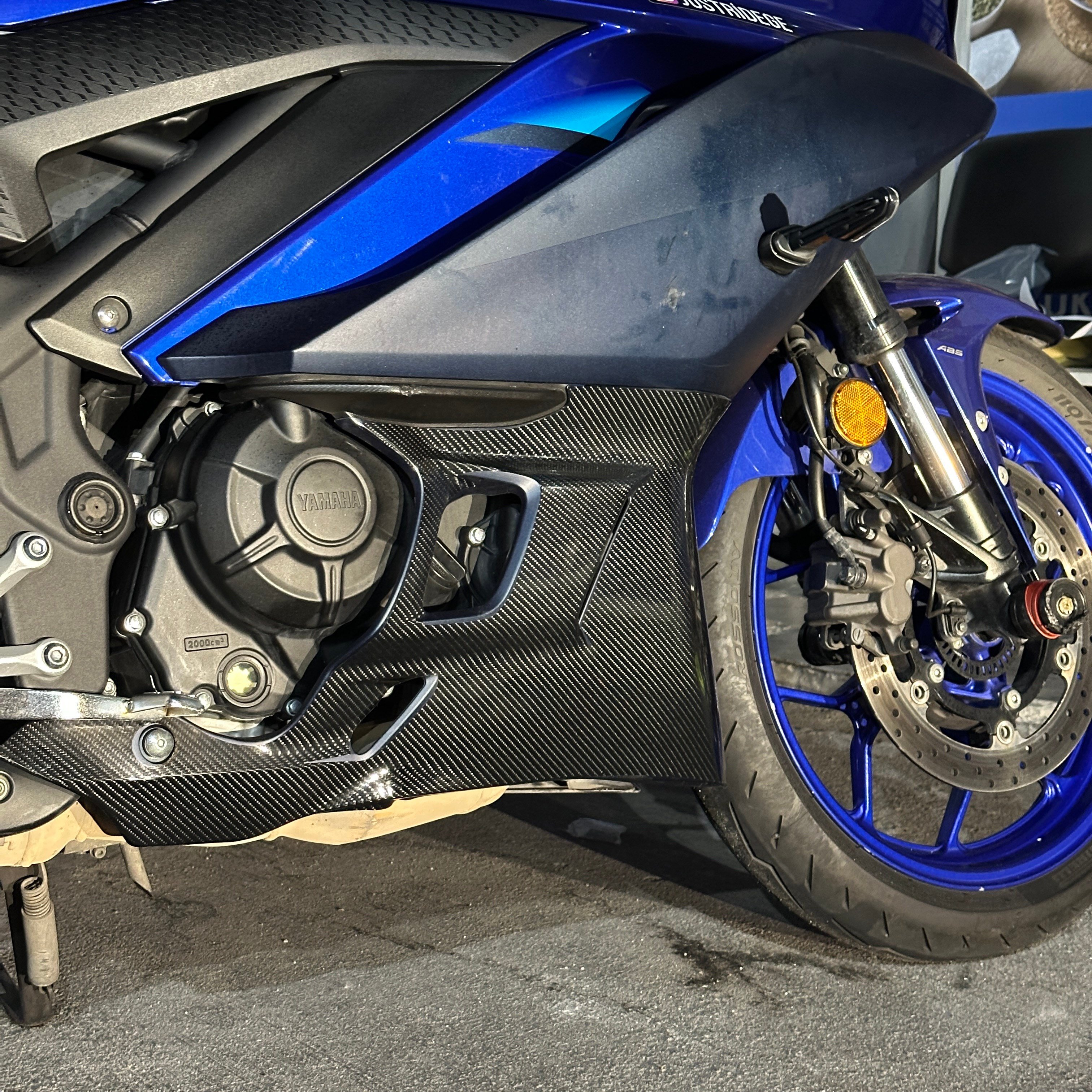 SVSTICKERWORKSYAMAHA YZF-R25 2019-2024 ALT SAKAL KARBON KAPLAMA STİCKER ETİKET MODELİ 2 ADET SAĞ SOLYAMAHA YZF-R25 2019-2024 ALT SAKAL KARBON KAPLAMA STİCKER ETİKET MODELİ 2 ADET SAĞ SOLR25 2019-2024
