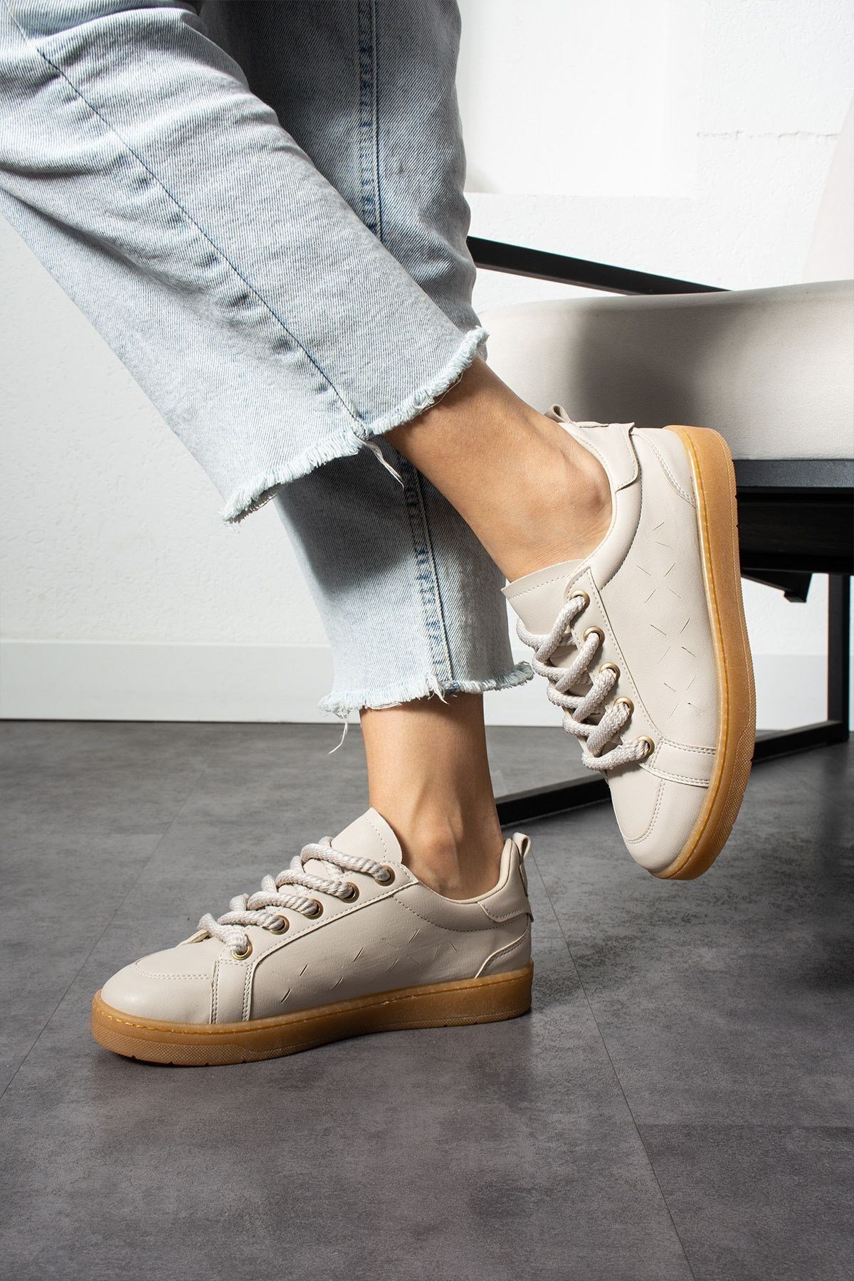 Bej Kadın Kalın Bağcıklı Deri Görünümlü Rahat Kadın Spor Ayakkabı Sneakers