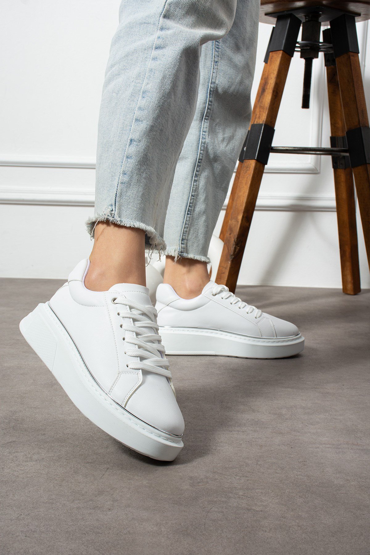 Beyaz Bağcıklı Şerit Detaylı Kadın Spor Ayakkabı Sneakers