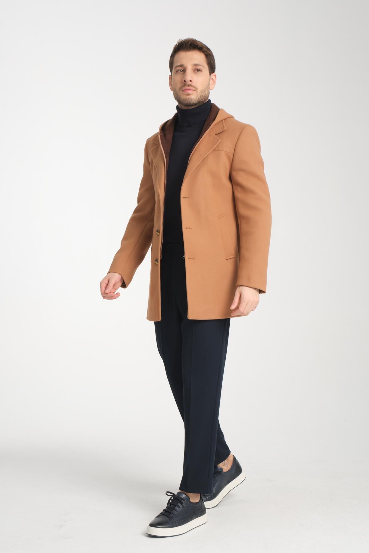 Koyu Camel Kapüşonlu Kalın Dik Yaka Erkek Kaşe Kaban Fermuarlı Regular Fit