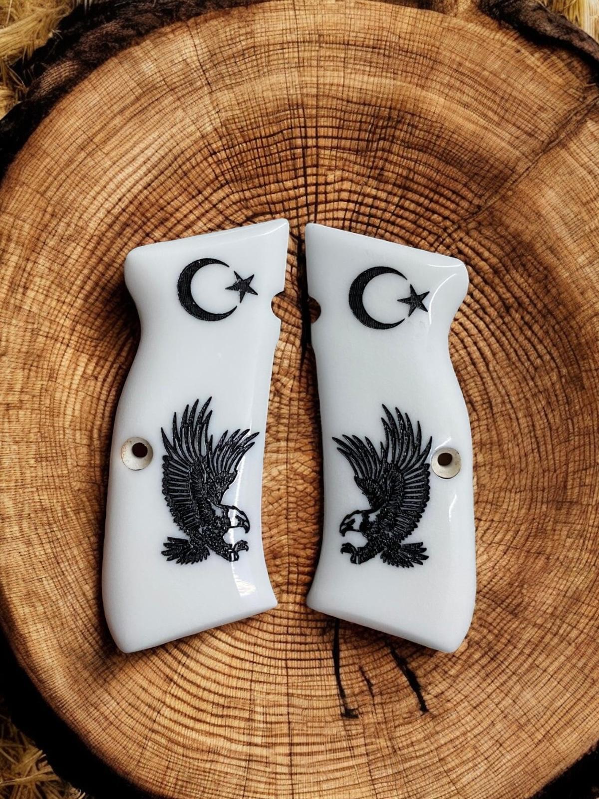 Ay yıldız ve kartal işlemeli beyaz sedef kabze