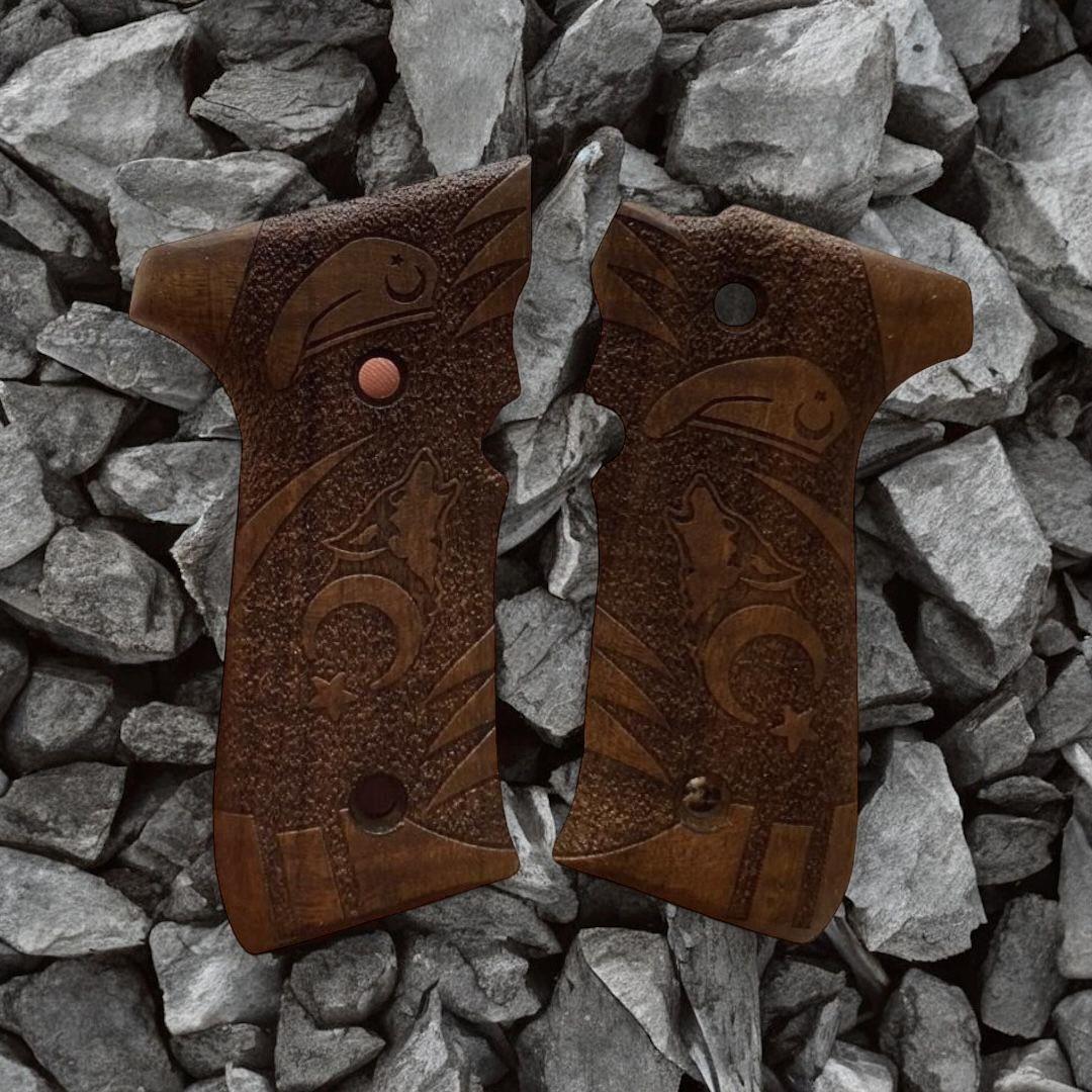 Yavuz ay yıldız, kurt başı ve bere işlemeli fırınlamış ceviz kabze