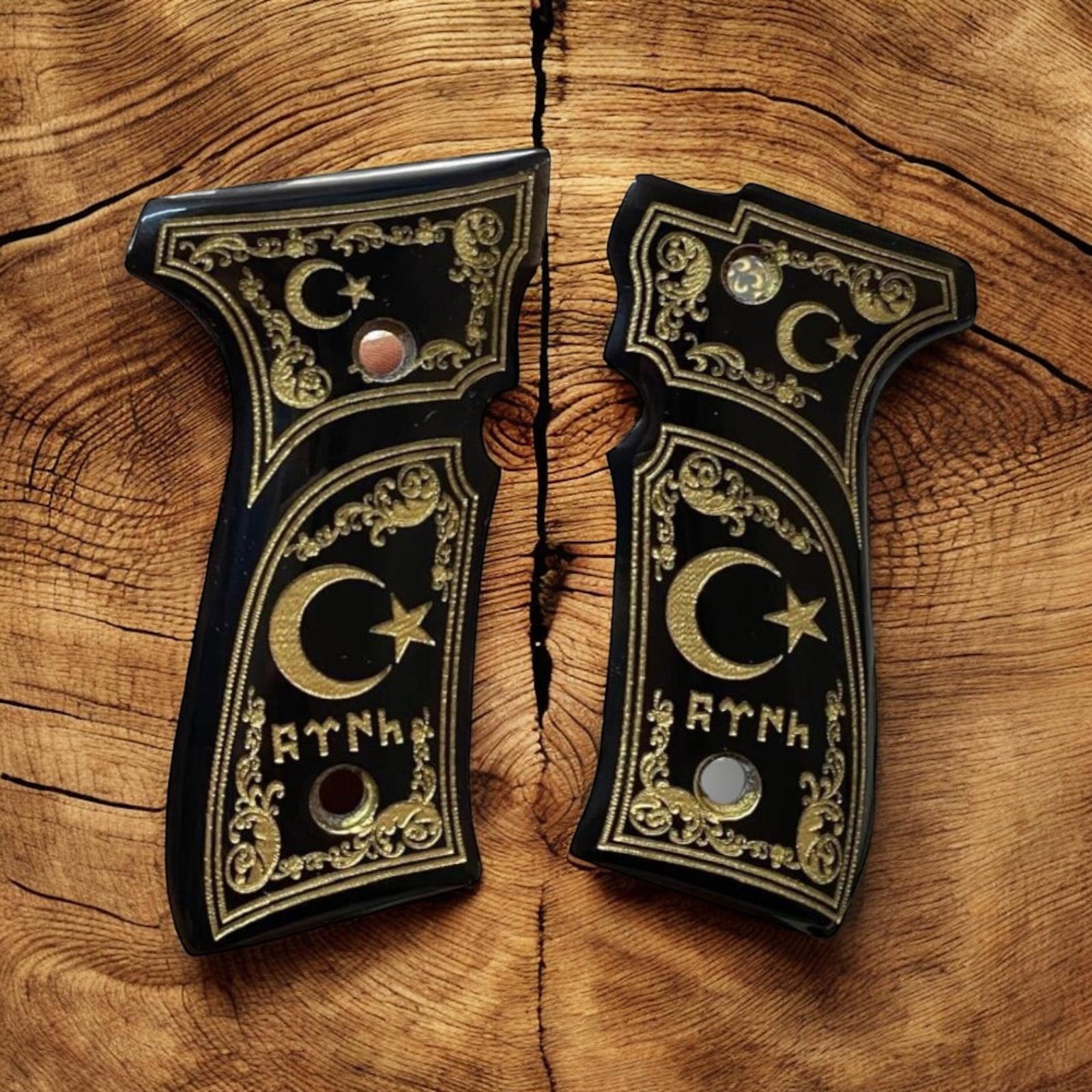 Yavuz ay yıldız ve Türk yazılı altın yaldız işlemeli siyah sedef kabze