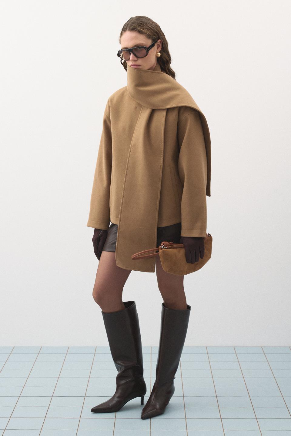 Atkılı Kısa Kaban Camel