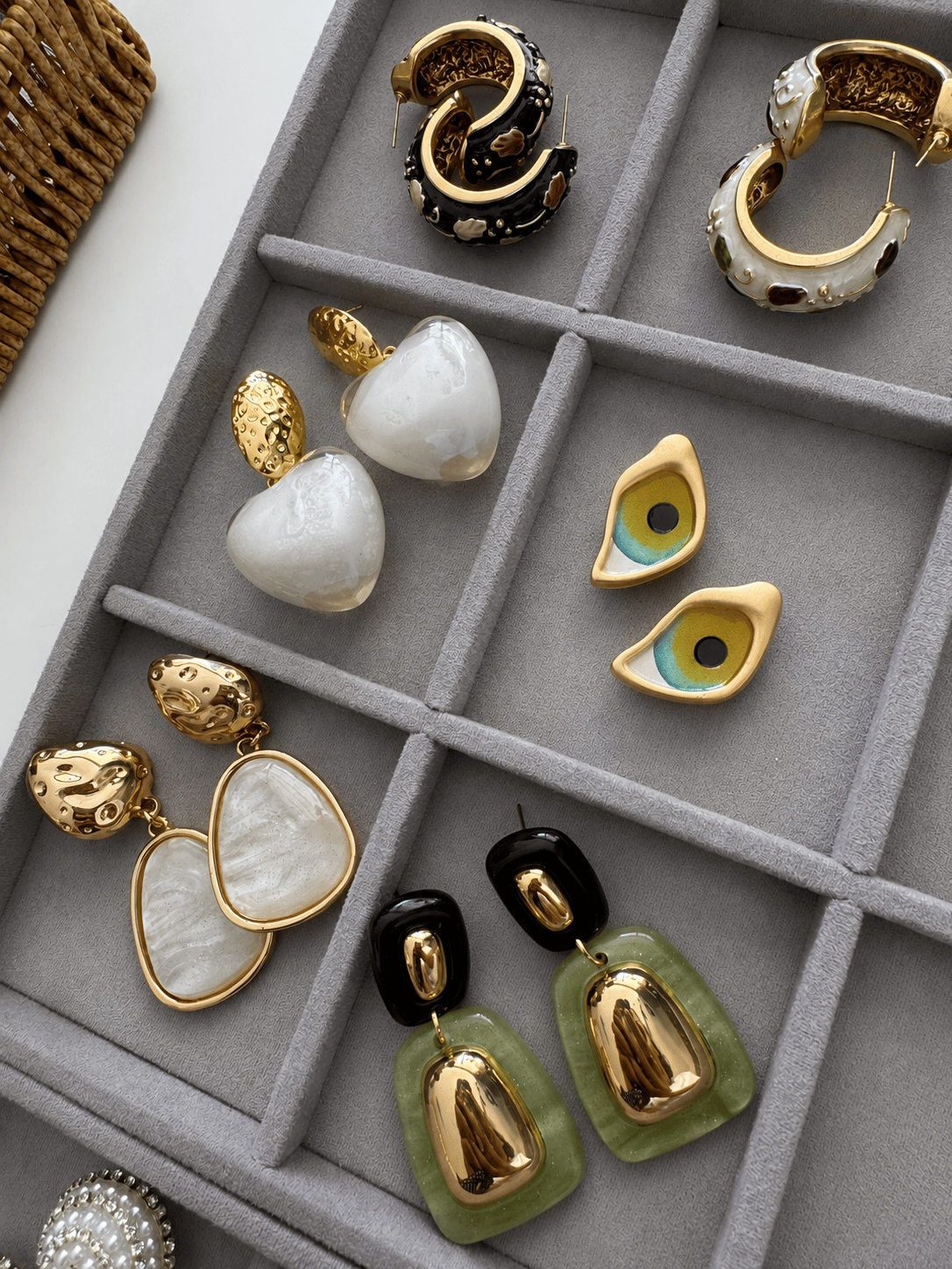 Chao Mai Gold Kenarlı Doğal Taşlı Küpe