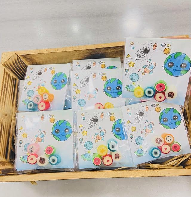 Minik Astronotun Galaksi Keşfi: Uzay Temalı Butik Şeker Paketleri