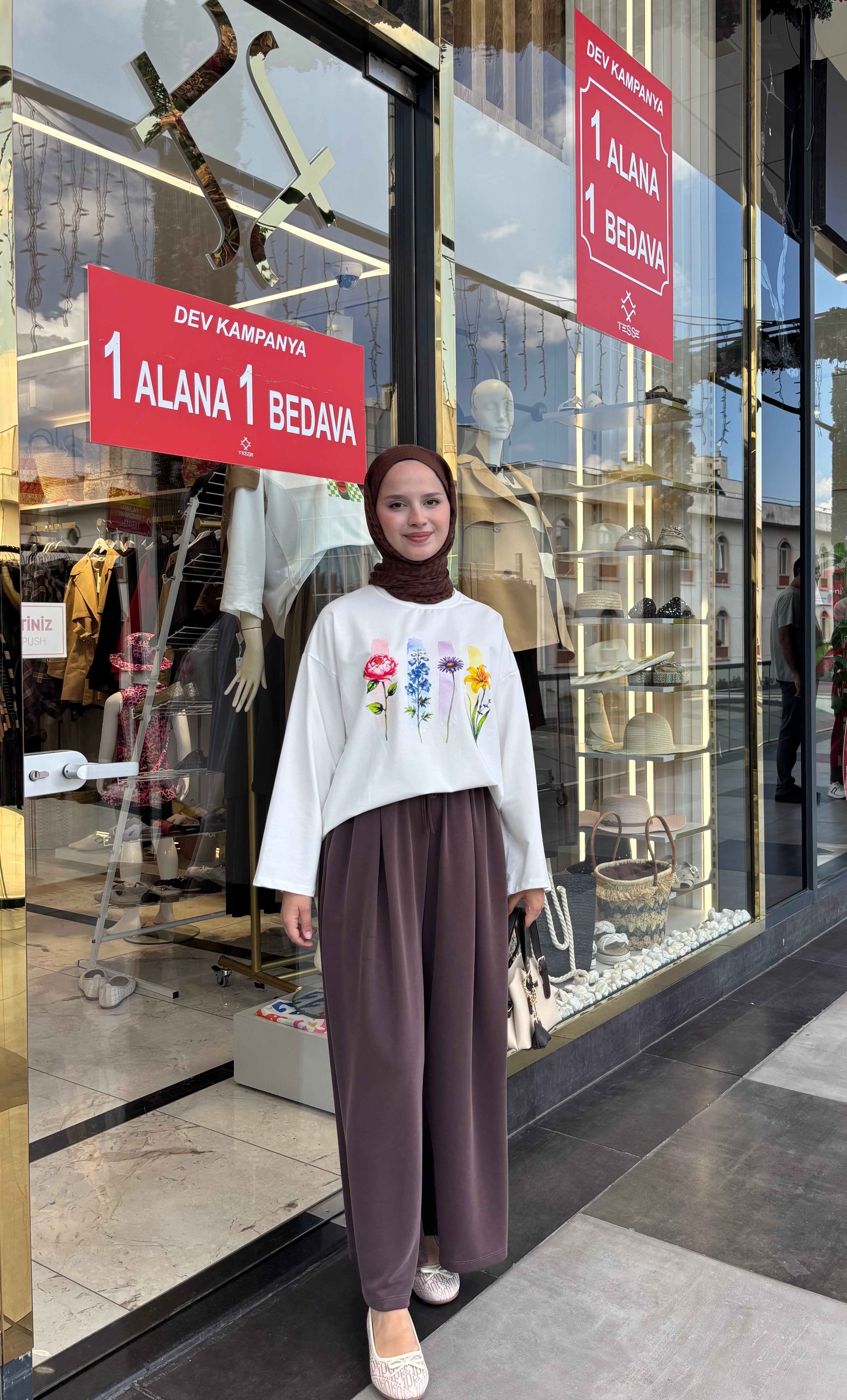 ÇİÇEK BASKILI SWEETSHIRT