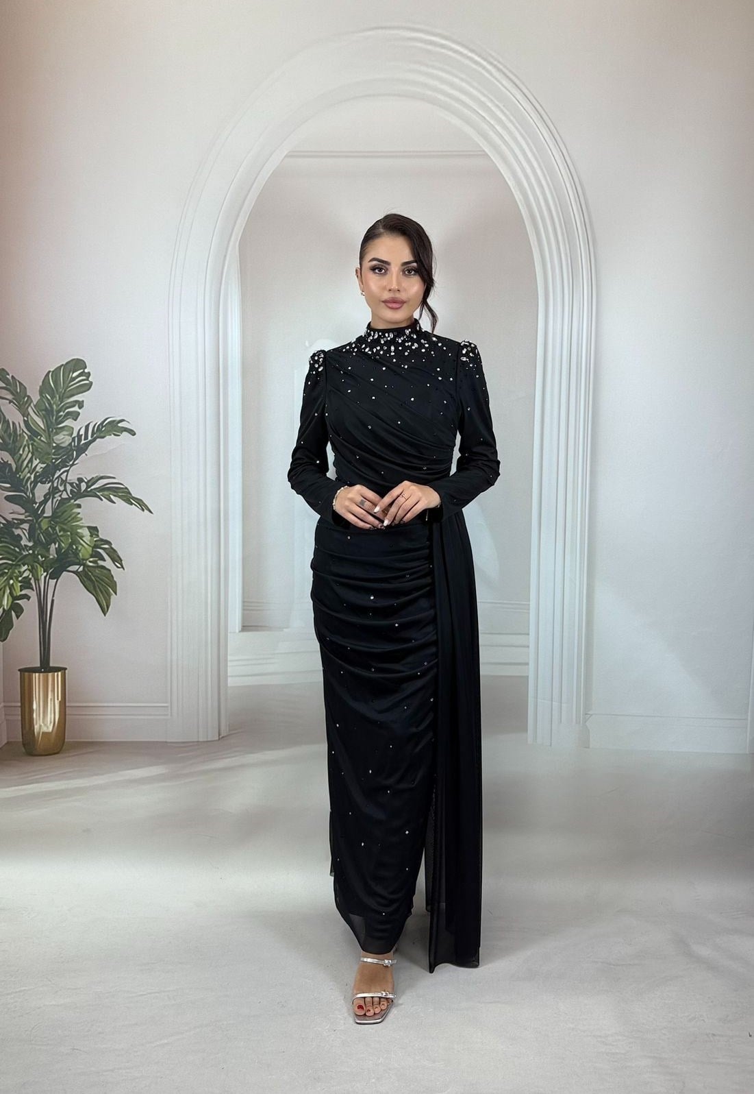 Kristal Taş İşlemeli Draperli Siyah Abiye Elbise