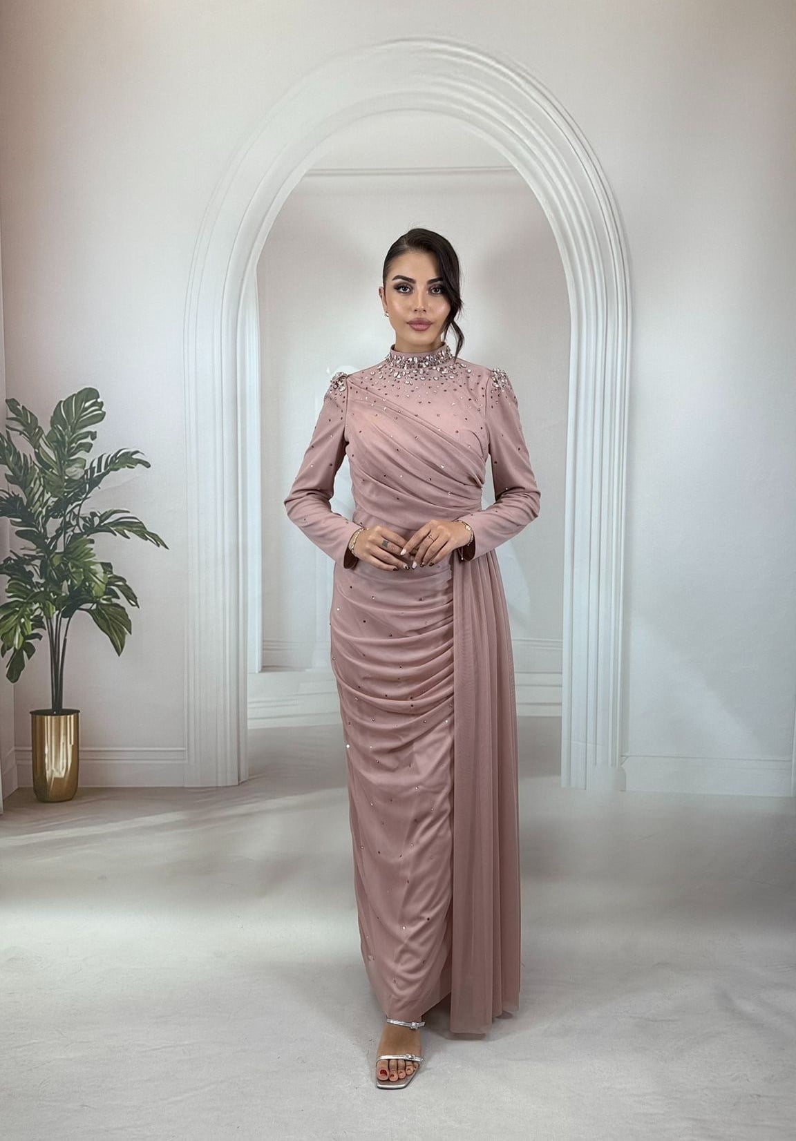Kristal Taş İşlemeli Draperli Siyah Abiye Elbise