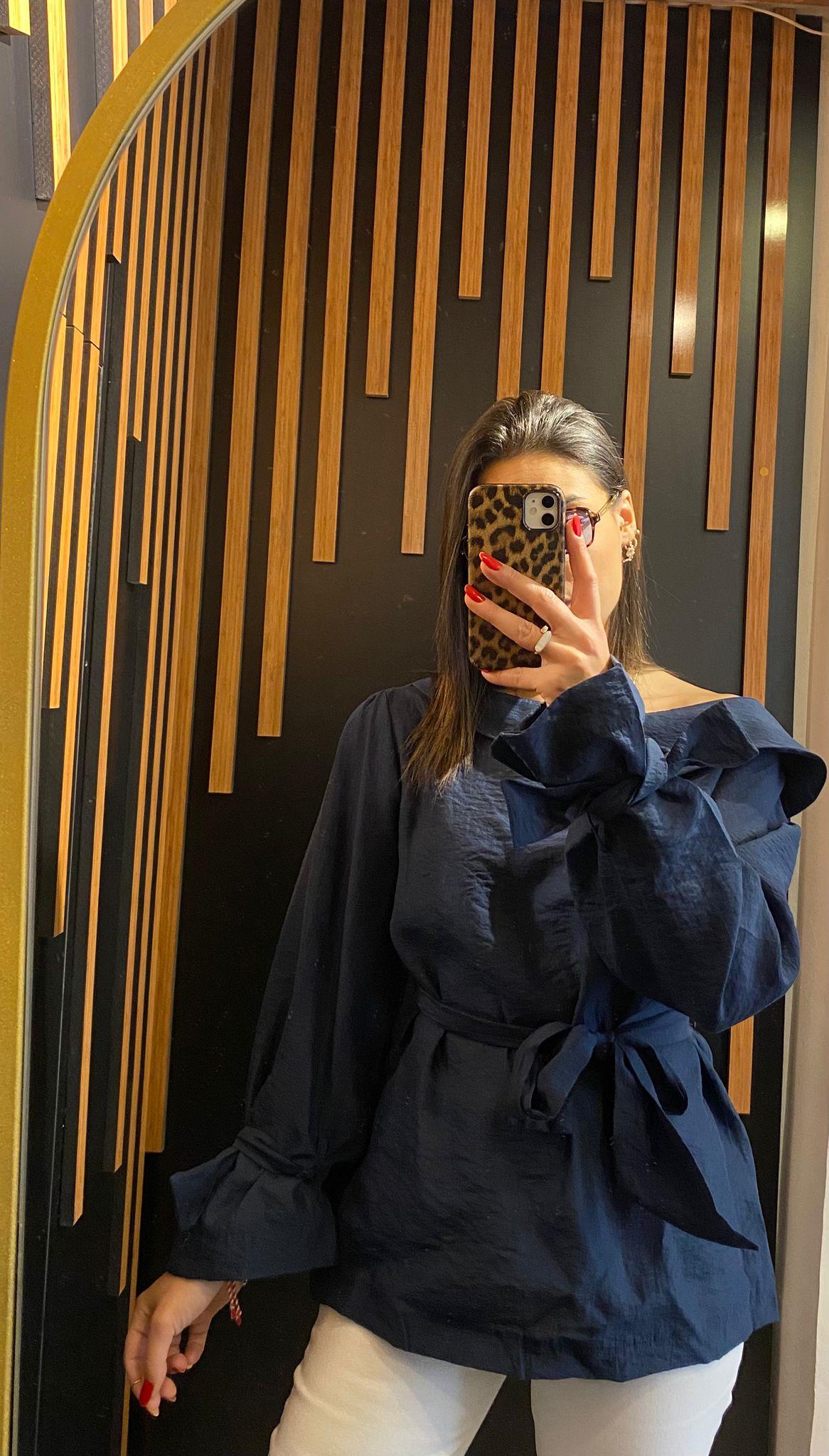 KAYIK YAKA ASİMETRİK BLUZ