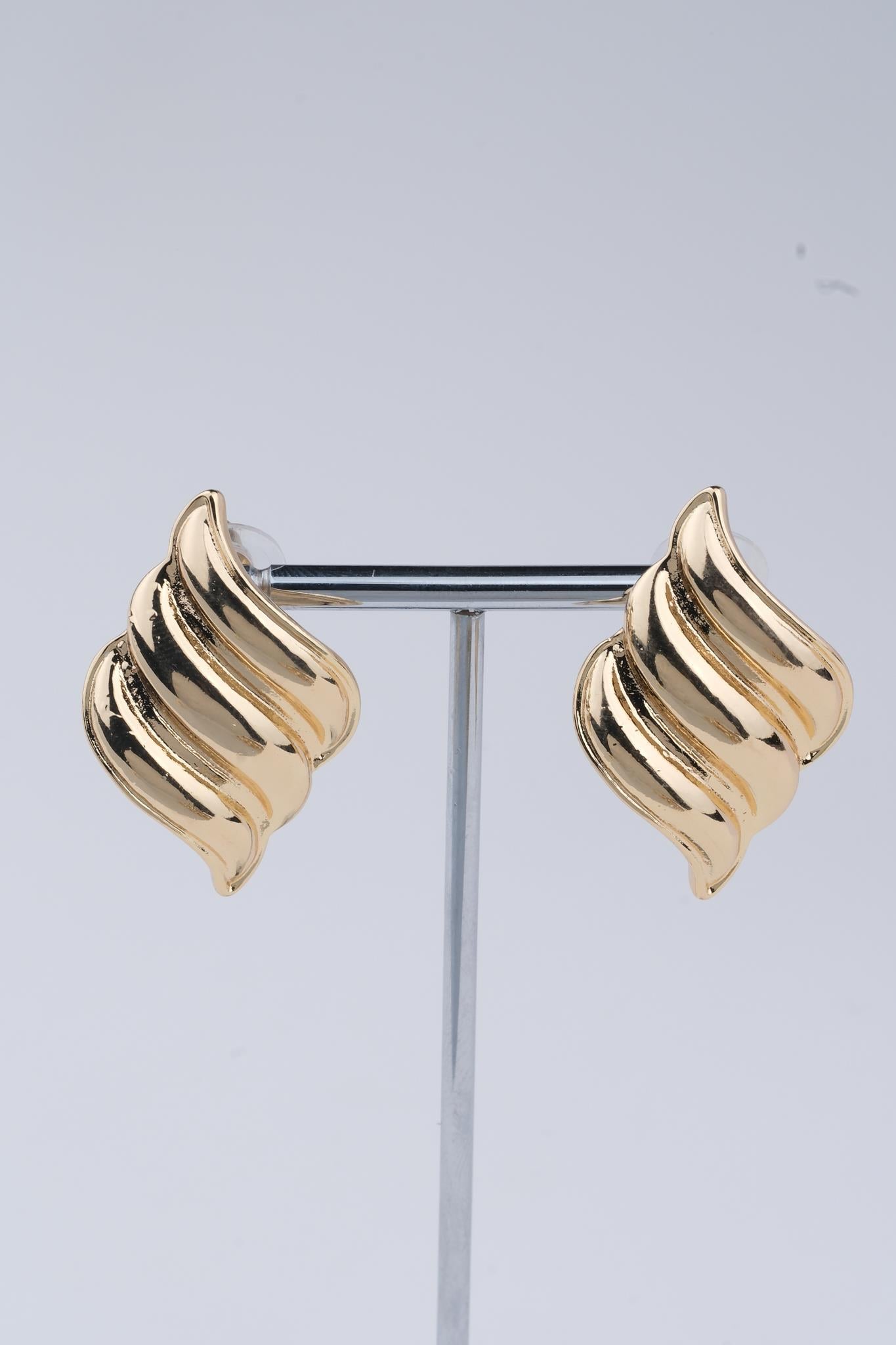 Gold Renk Çelik Küpe / Model 131