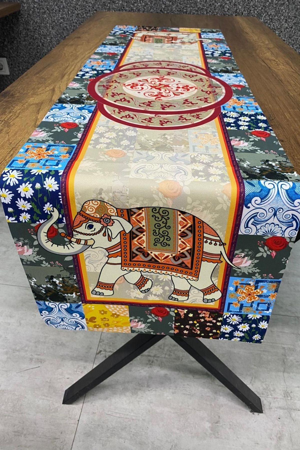 Fil Figürlü Etnik Desenli Runner 40x140 Cm