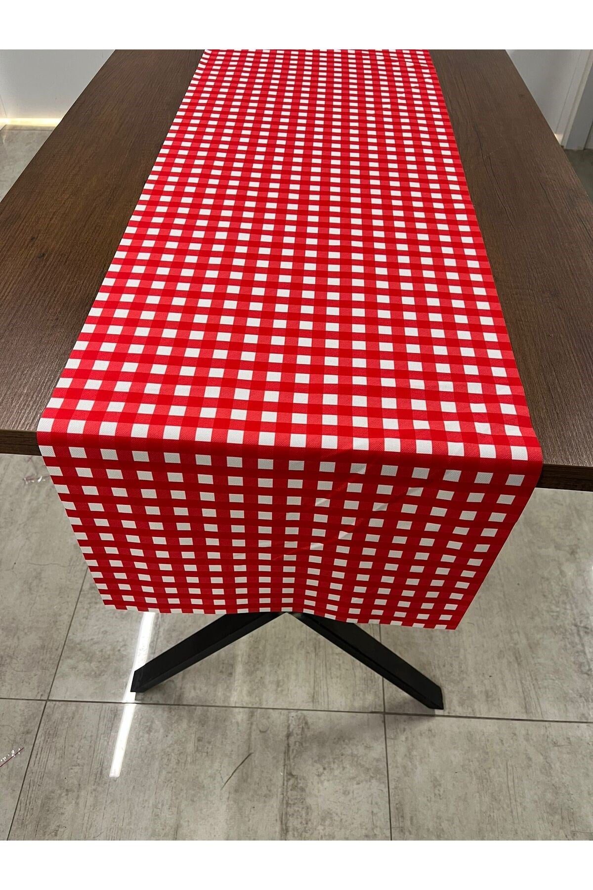Kırmızı Beyaz Kareli Runner Örtüsü 40 X 140
