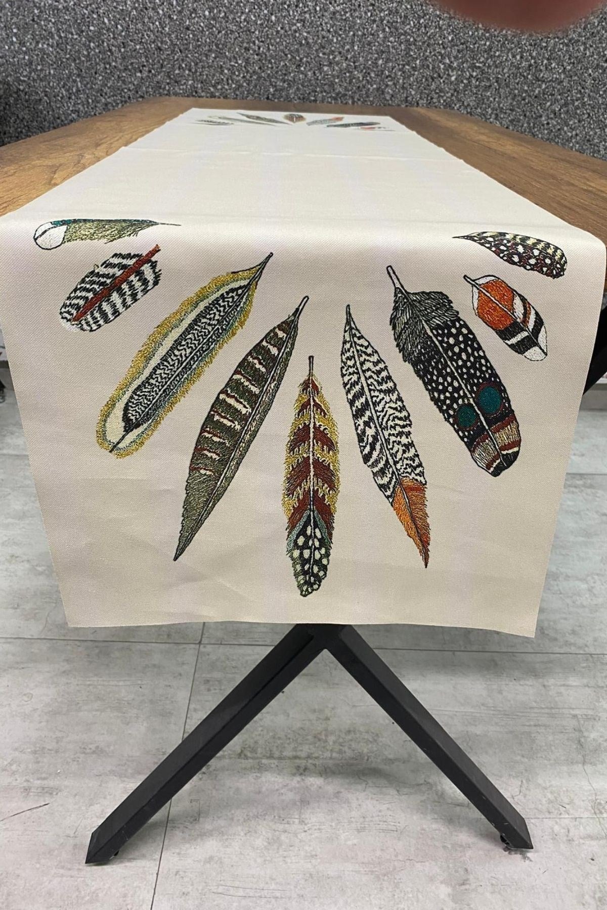 Şans Tüyü Desenli Runner 40x140 Cm