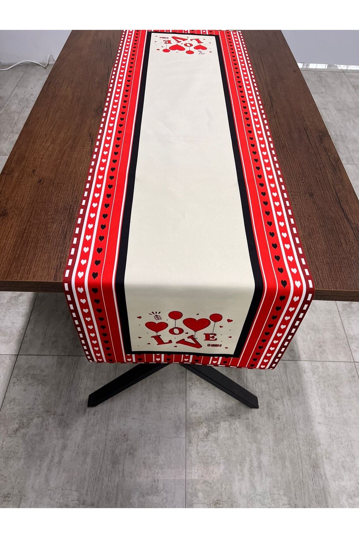 Sevgililer Günü Aşk Temalı Runner Örtüsü Love 40 X 140