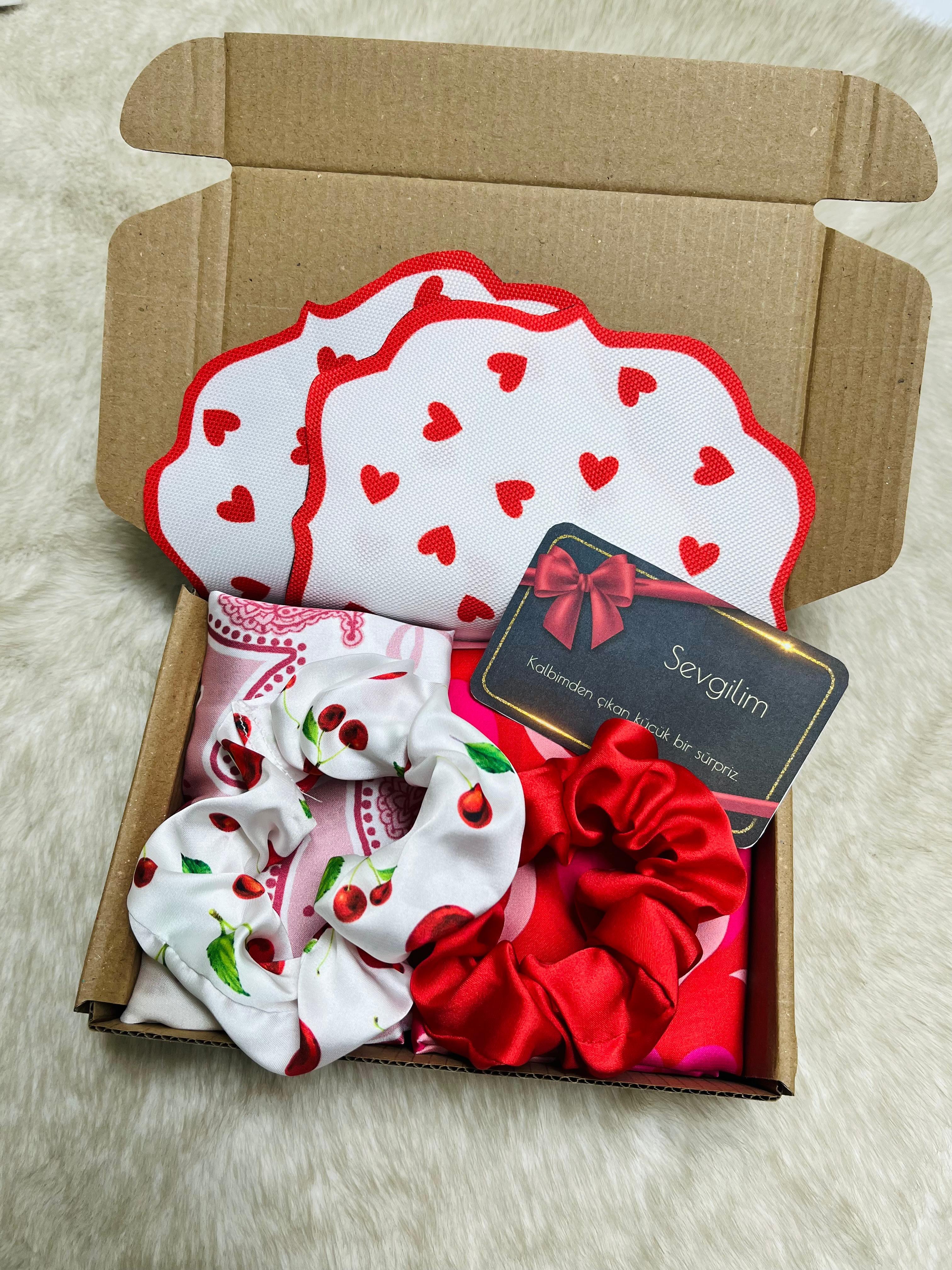 Sevgililer Günü Özel Love Fular Toka Bandana Hediye Seti