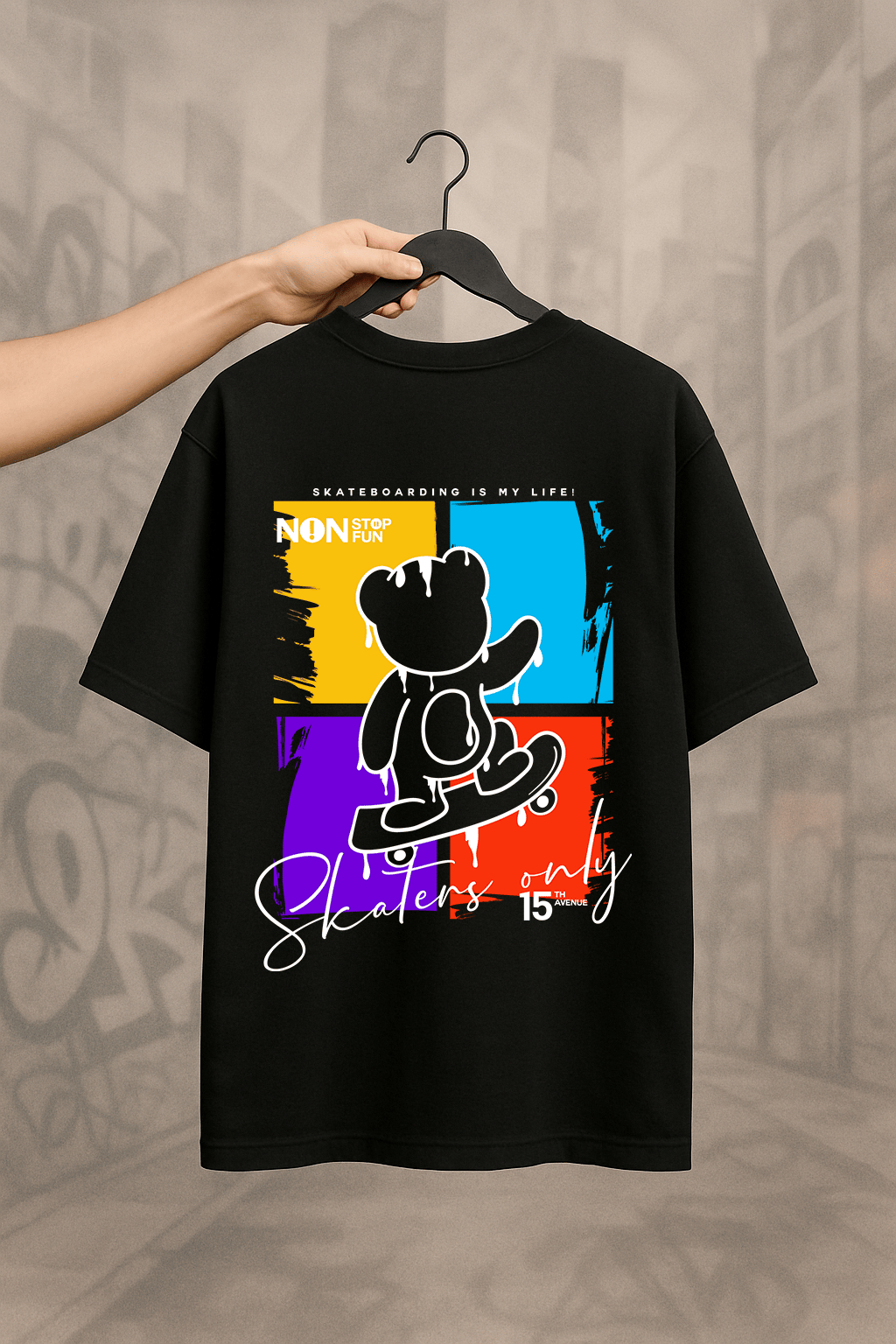 'Bear on A Skateboard' Siyah Oversize Tişört