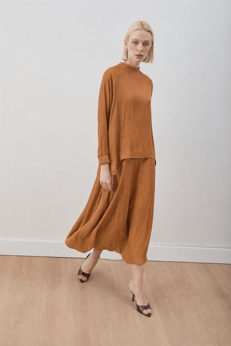 MİORİ RAMOS PREMIUM SATEN ETEKLİ TAKIM CAMEL