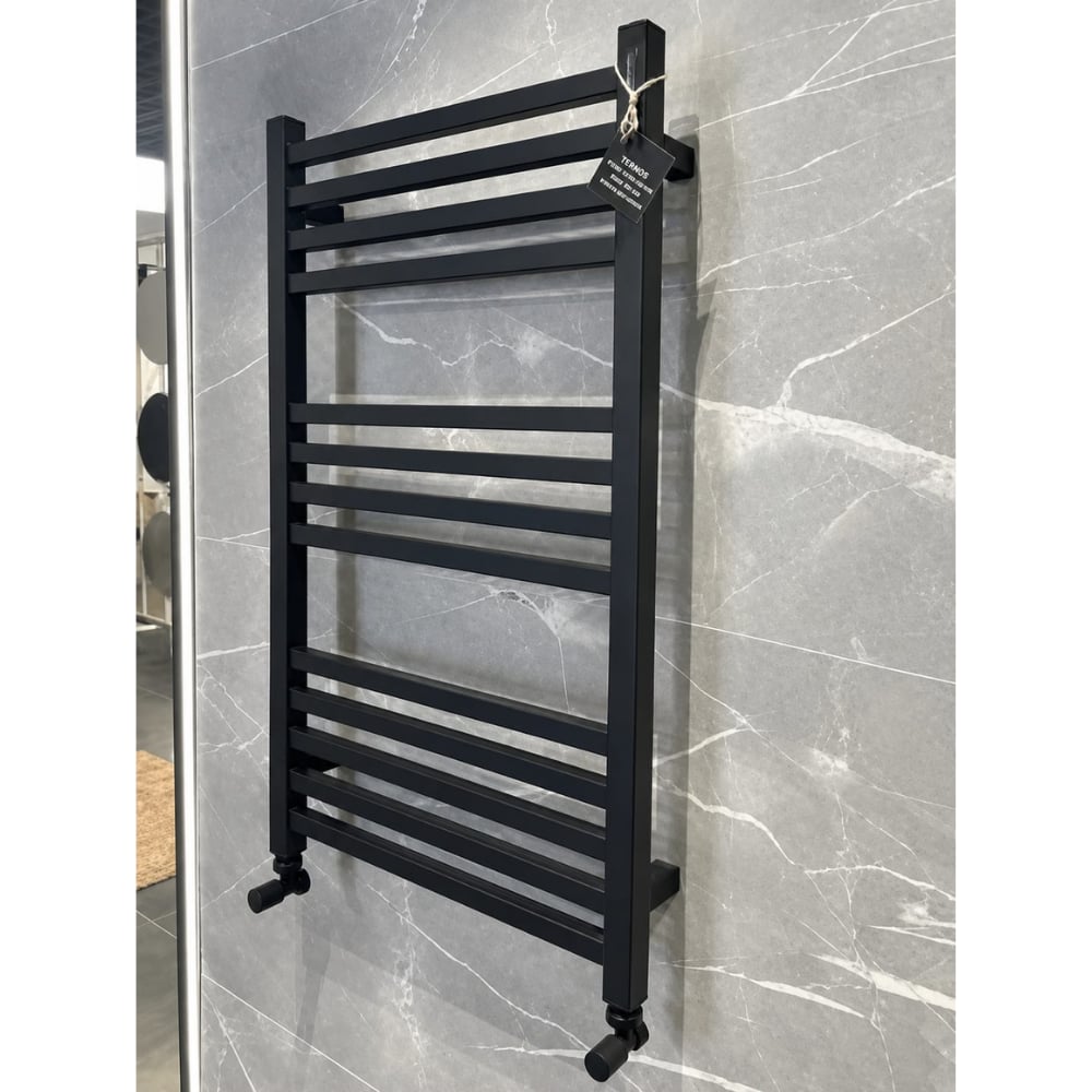 Dekoratif 50x80 cm Mat Siyah Kare Profil Borulu Banyo Havlupan RadyatörDekoratif 50x70 Mat Siyah Havlupan | Modern Banyo İçin Şık ve Fonksiyonel TasarımHavlupan&Panel RadyatörBANDOLÜXERHDK002DUŞHOMEDekoratif 50x80 cm Mat Siyah Kare Profil Borulu Banyo Havlupan Radyatör