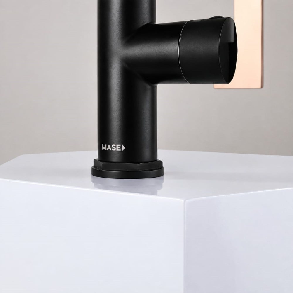Wing Mat Siyah - Bakır / Rose Gold Çift Renkli Lavabo BataryasıWing Lavabo Bataryası Matt Black & Rose Gold | Premium Tasarım Banyo BataryasıArmatür&BataryaMase ModeLBMS0031DUŞHOMEWing Mat Siyah - Bakır / Rose Gold Çift Renkli Lavabo Bataryası
