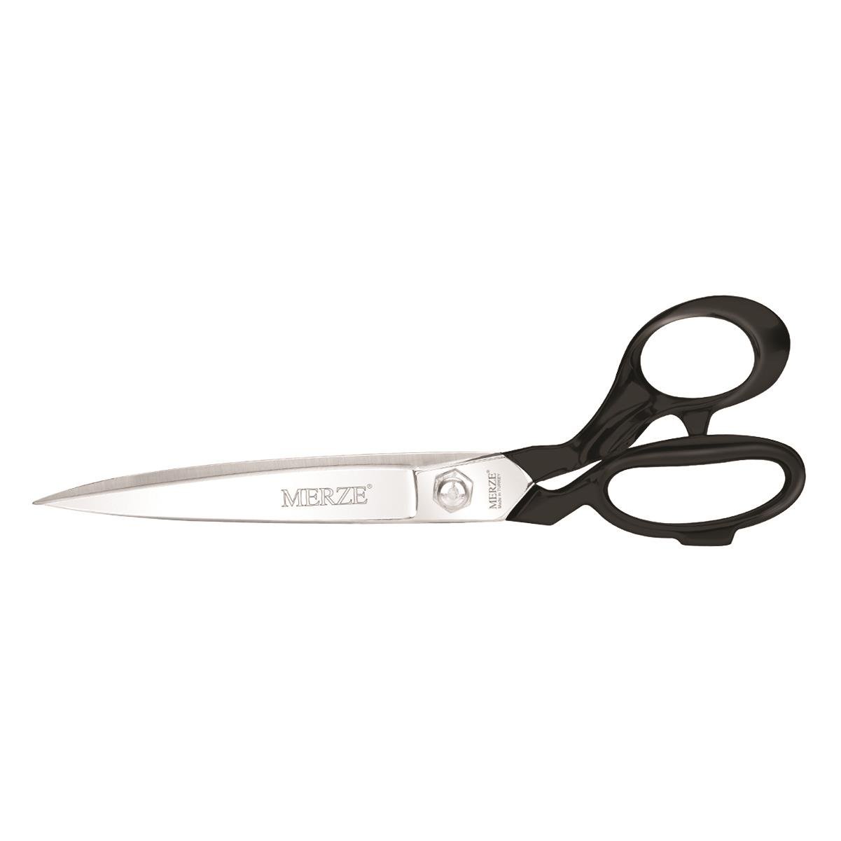 Merze Tezgah Makası Siyah Saplı Nikel Kaplama 13 No – 33,02 cm (D-159) Merze D-159 Siyah Saplı Tezgah Makası, 33,02 cm uzunluğu ve 13 numara büyük boy modeli ile özellikle geniş yüzeyli kumaş kesimleri için ideal bir tercihtir. Nikel kaplama paslanmaz çel