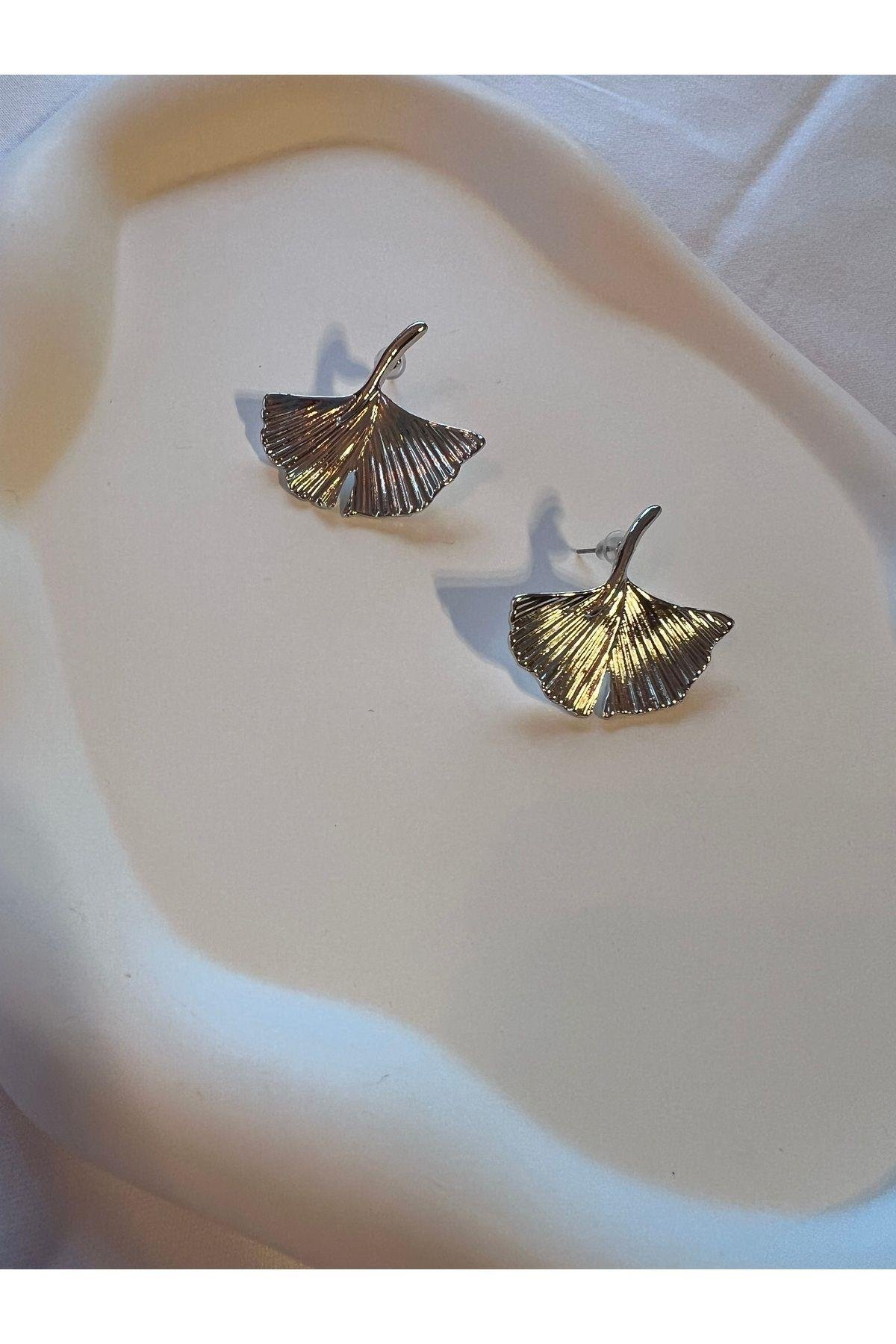 Zambak Model Silver Renk Küpe