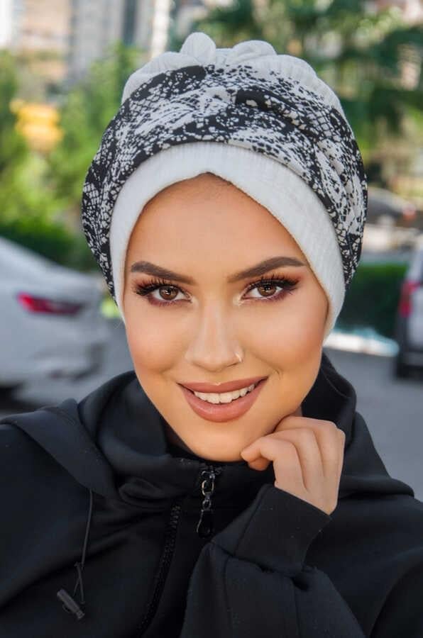 Beyaz Etnik Triko Bantlı Bone