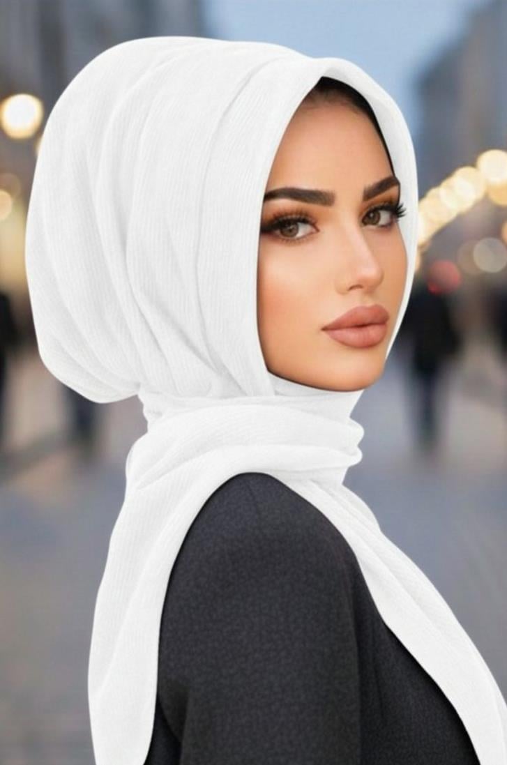 Beyaz Kapüşonlu Çıtçıtlı Şal